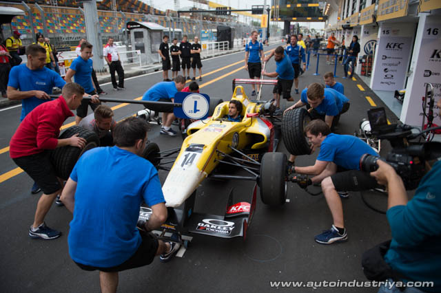 Rosenqvist wins 2014 Formula 3 Macau GP 