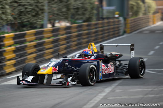 Rosenqvist wins 2014 Formula 3 Macau GP 
