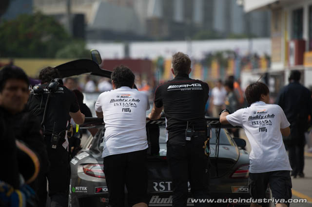 Maro Engel wins 2014 Macau GT Cup