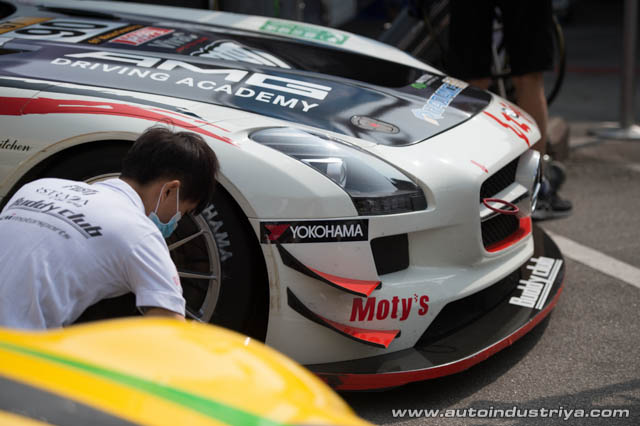 Maro Engel wins 2014 Macau GT Cup