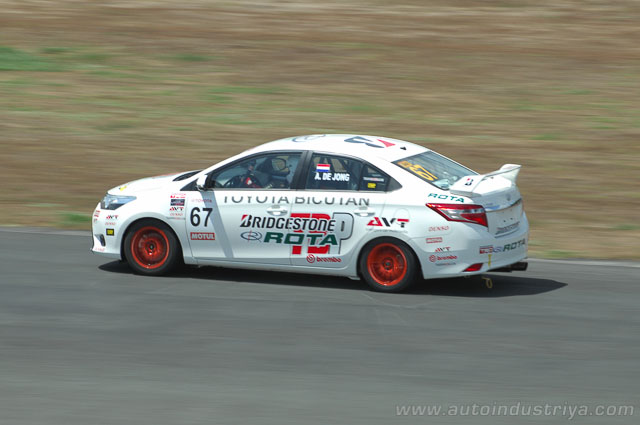 Dumlao, Diaz dominate 2015 Vios Cup opener