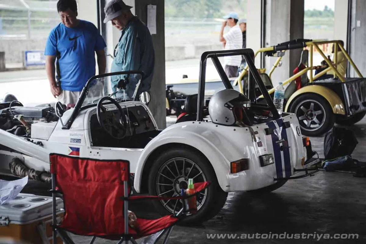 2016 Clubman Racing Series Rd. 1: Supercars meet the Vintage Gents