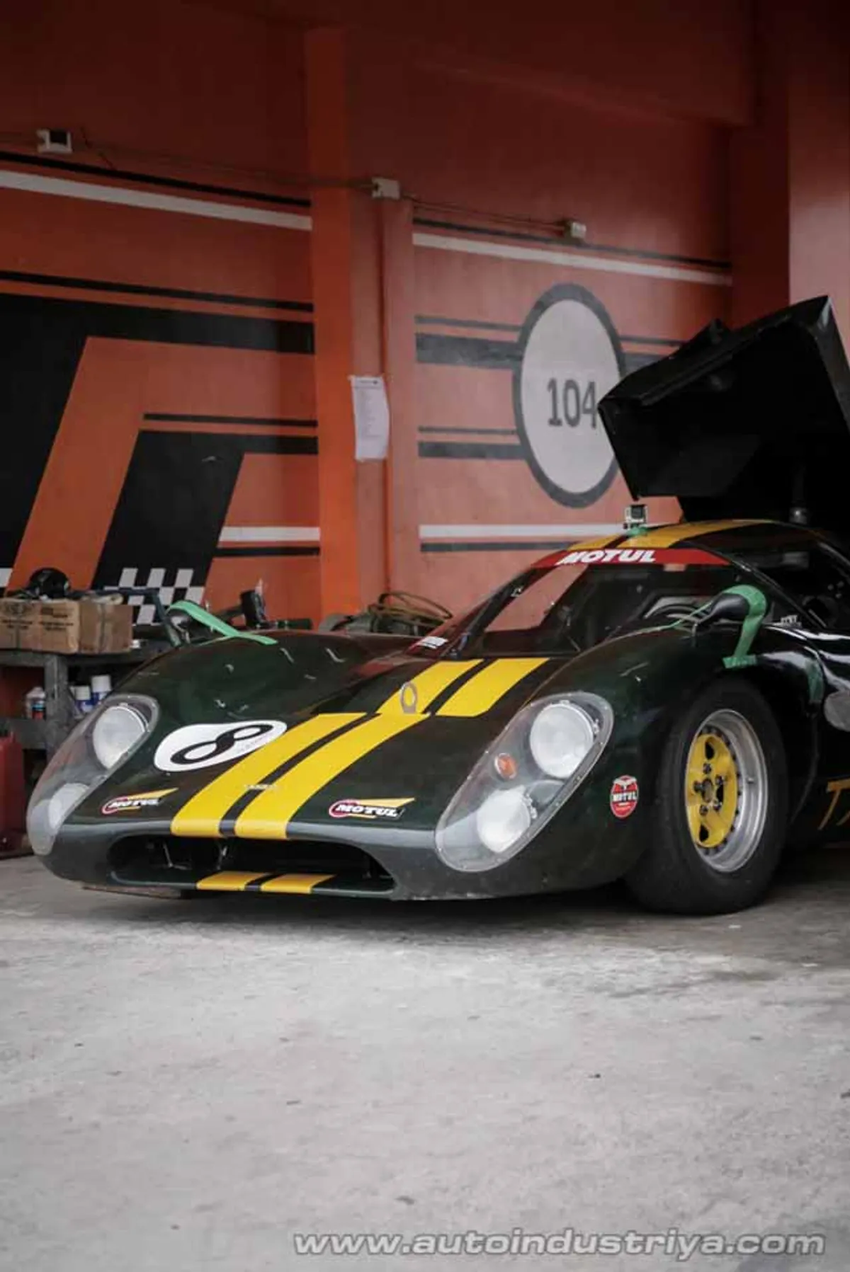 2016 Clubman Racing Series Rd. 1: Supercars meet the Vintage Gents