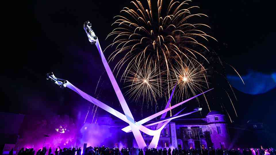Goodwood celebrates BMW's centenary with three-car sculpture
