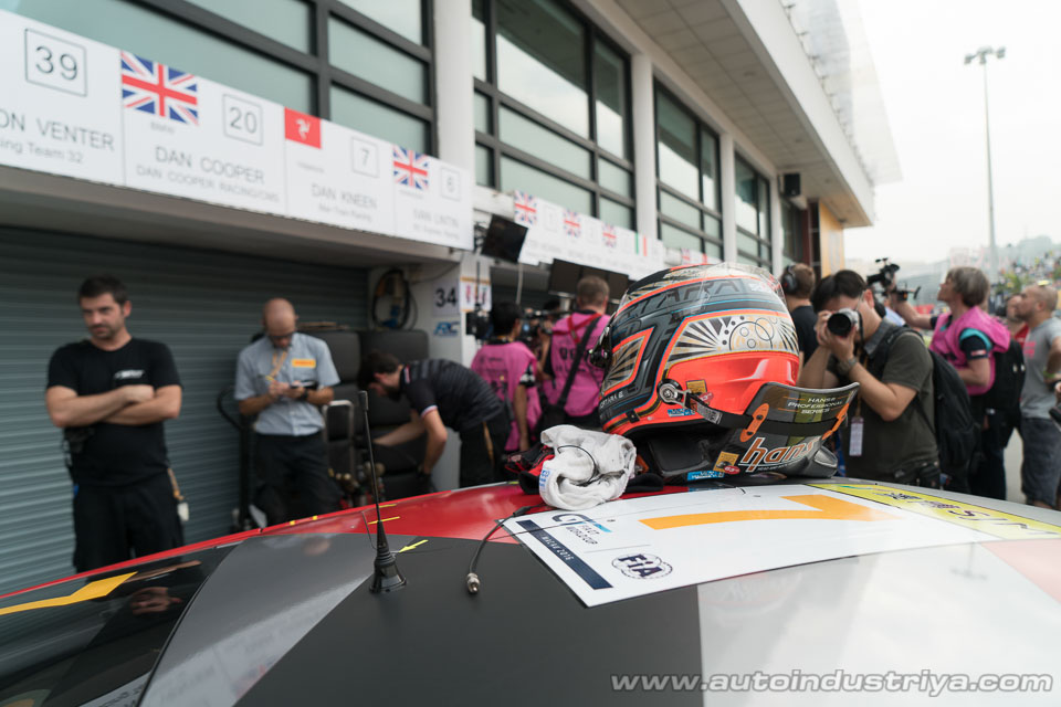 Vanthoor scores uncharacteristic win at 2016 FIA GT World Cup in Macau
