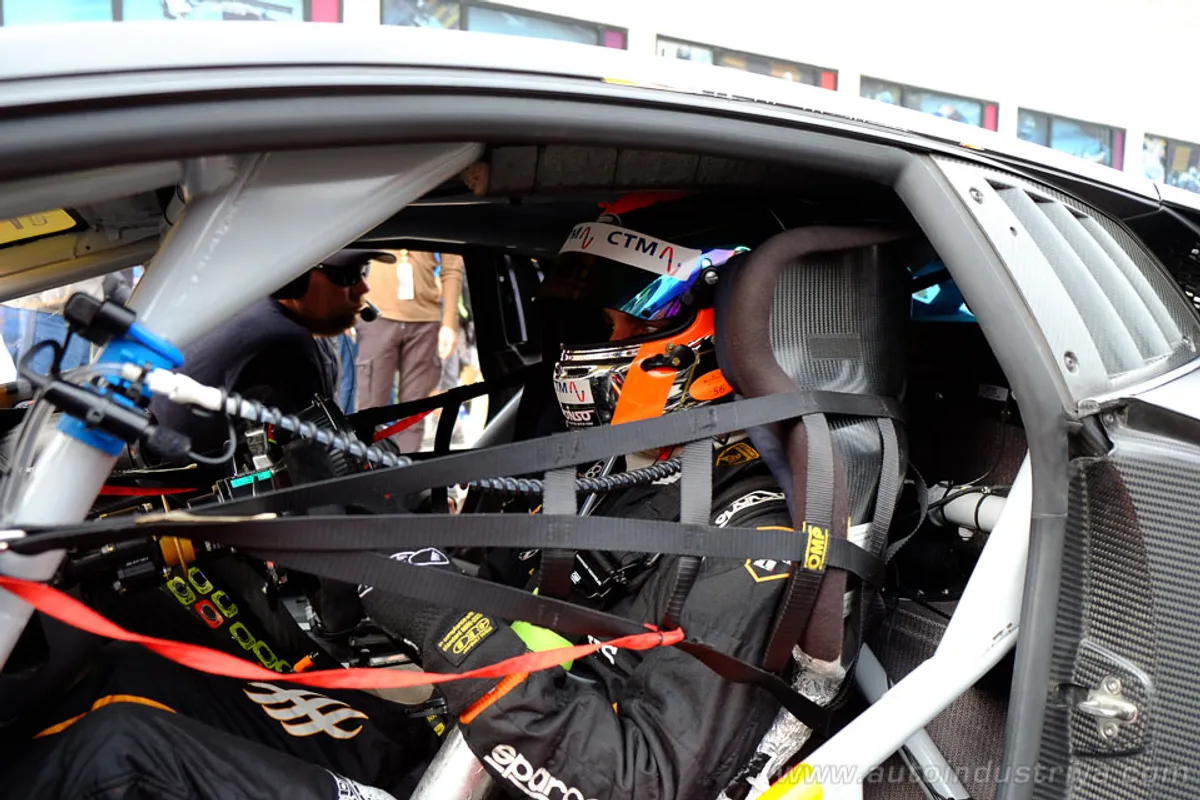 Vanthoor scores uncharacteristic win at 2016 FIA GT World Cup in Macau