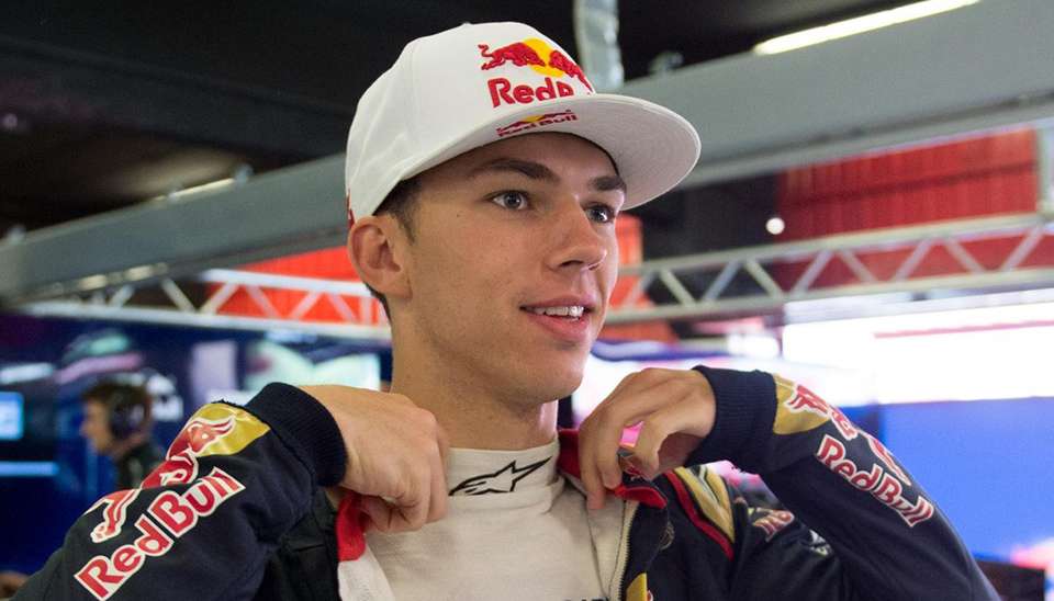 Toro Rosso replaces Kvyat with junior driver for 2017 Malaysian GP