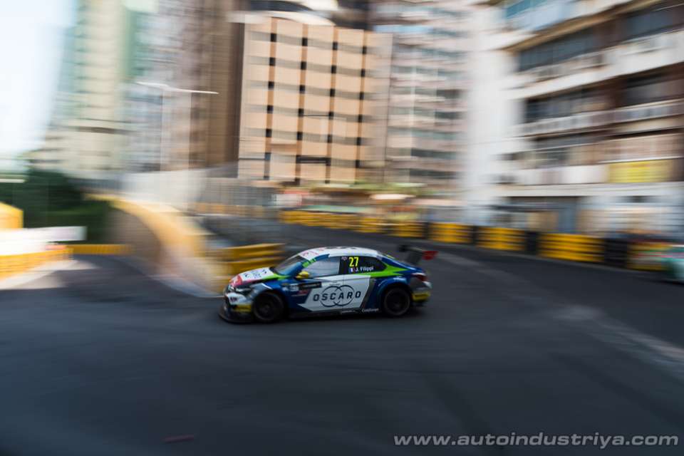 WTCC 2017: Rob Huff bags record ninth win in Macau