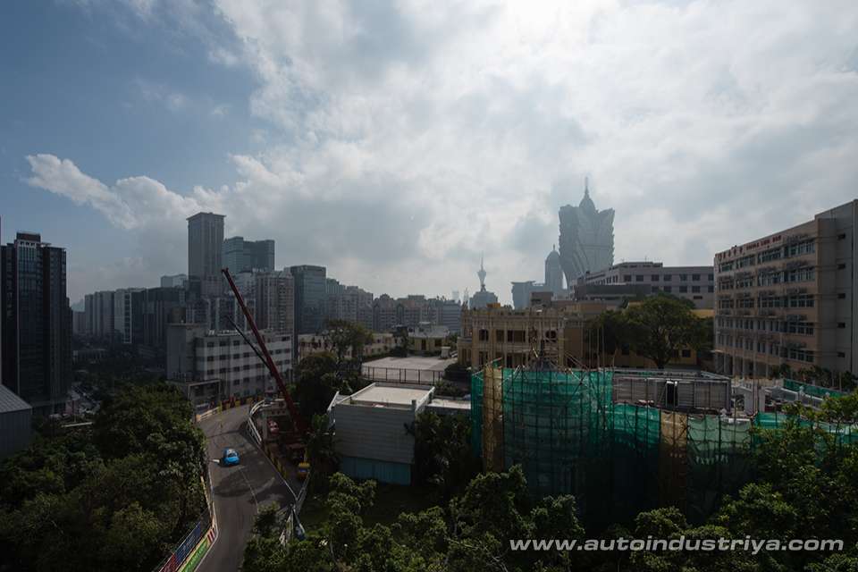 WTCC 2017: Rob Huff bags record ninth win in Macau