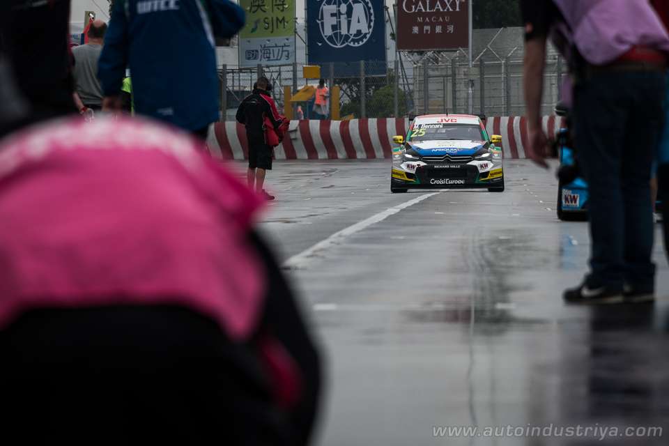 WTCC 2017: Rob Huff bags record ninth win in Macau