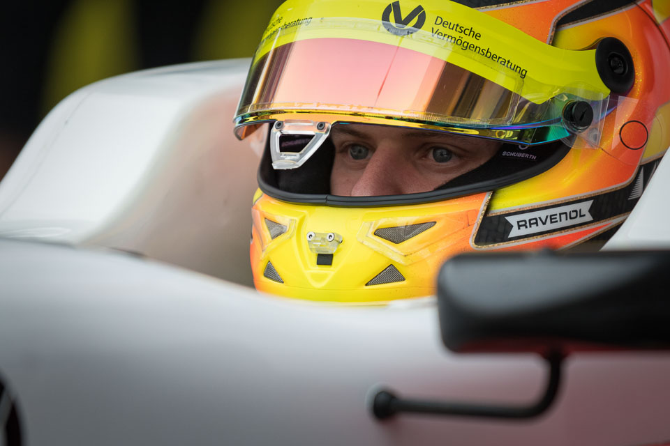 F3: Ticktum takes dramatic win in 2017 Macau Grand Prix