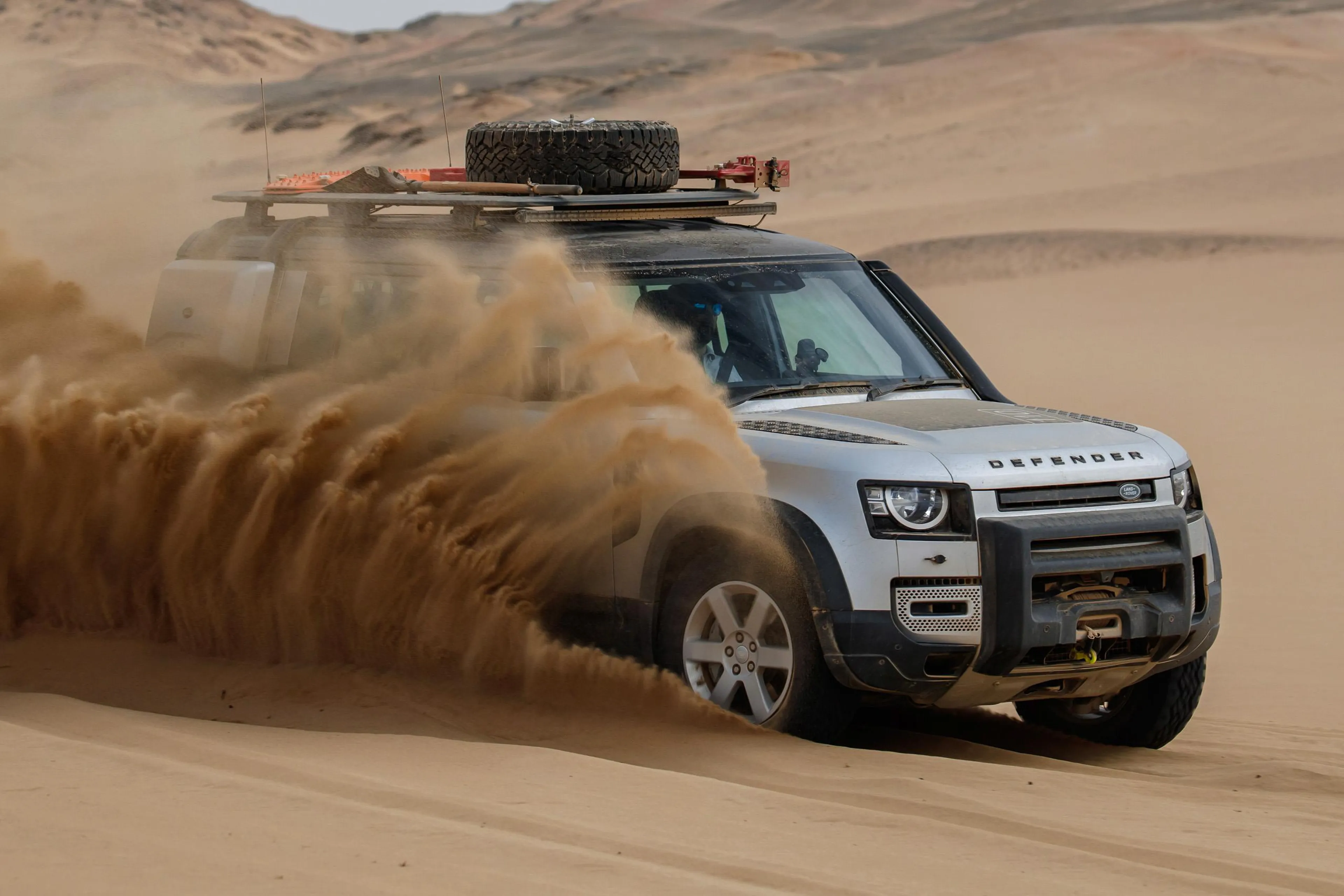 Land Rover Defender set to take on the challenge of Dakar rally
