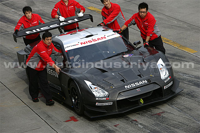 Nissan GT-R Shakes down in Suzuka