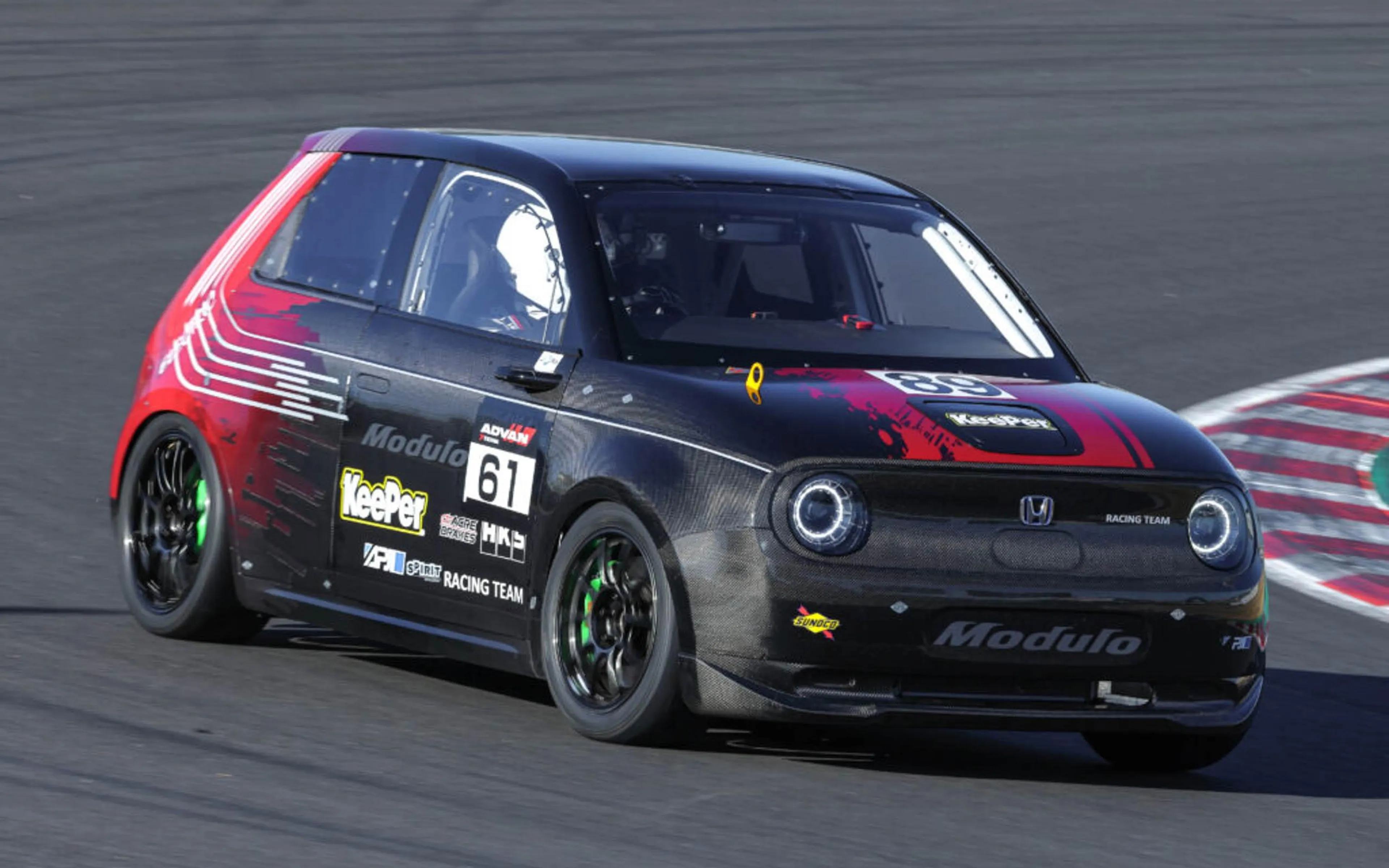 Honda Access Modulo Racing transforms Honda e into a track car