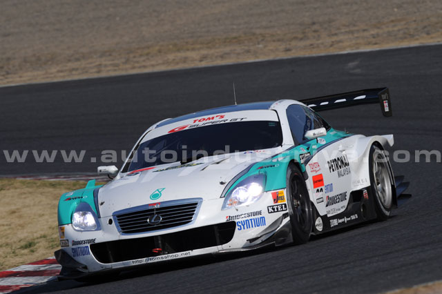 New GT-R Makes 1-2 Finish in Debut Race for 2008 Super GT