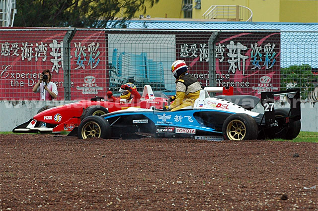 Ali Jackson dominates wet 2006 AF3 Zhuhai Leg