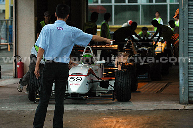 Ali Jackson dominates wet 2006 AF3 Zhuhai Leg