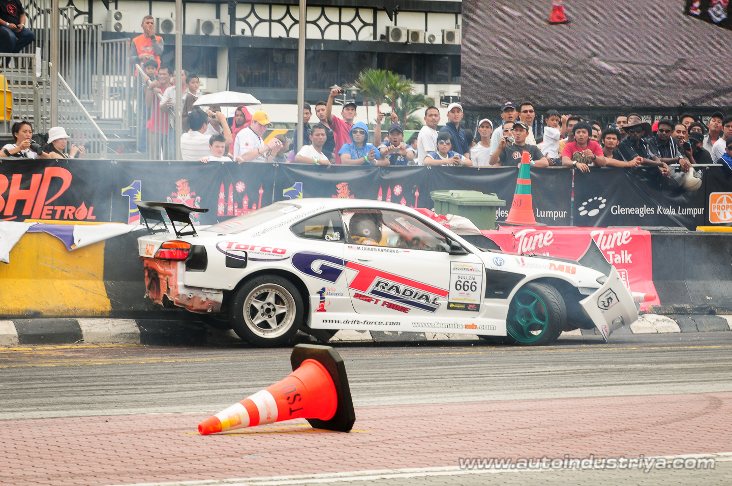 Daigo Saito claims victory in 2010 Formula Drift Asia final