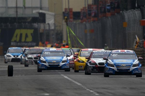 FIA WTCC: Huff Scores Double but Muller takes 2011 Championship
