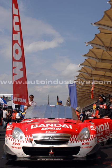 Behind the scenes at Super GT