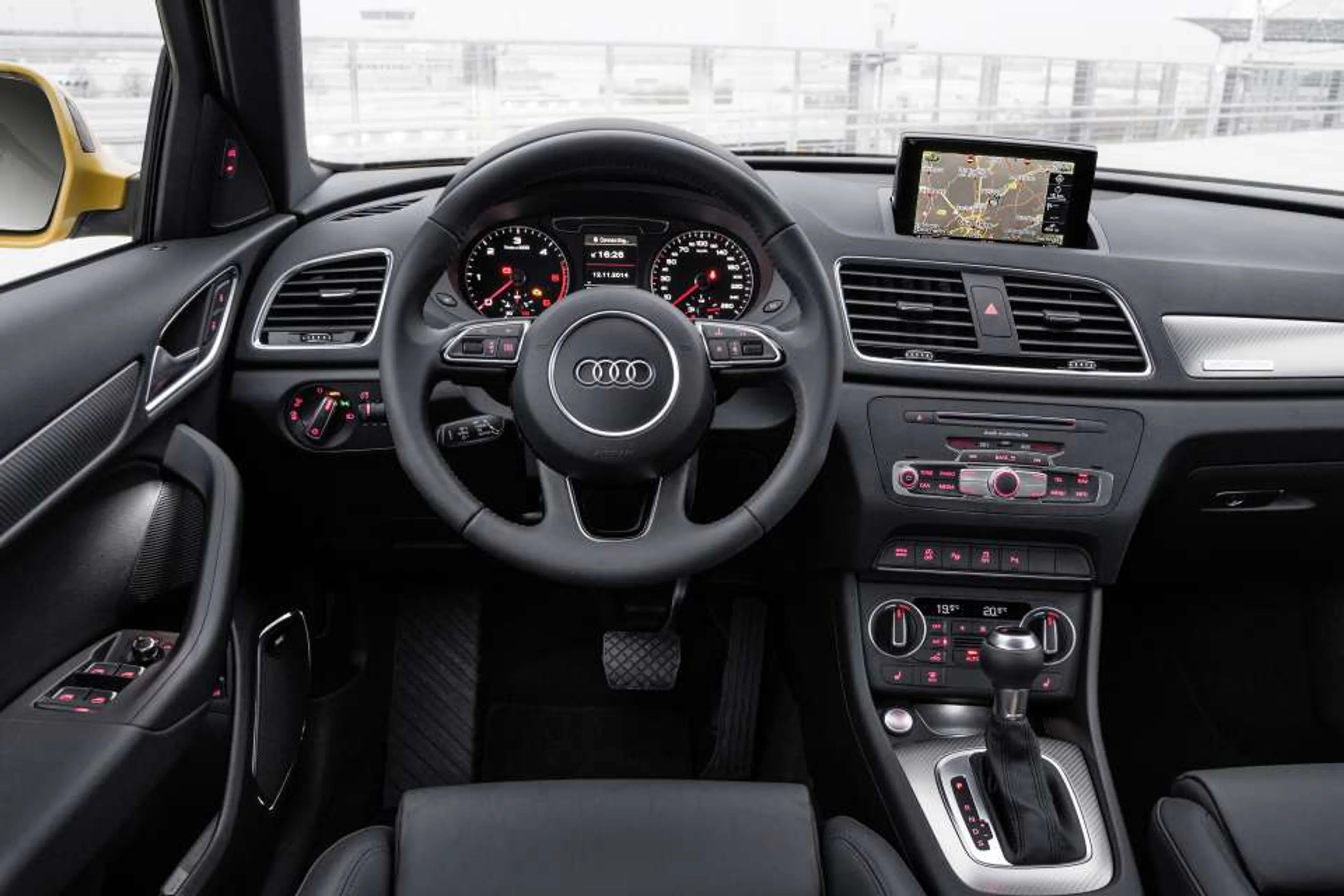 2015 Audi Q3 2.0 TDI Quattro DCT thumbnail 3