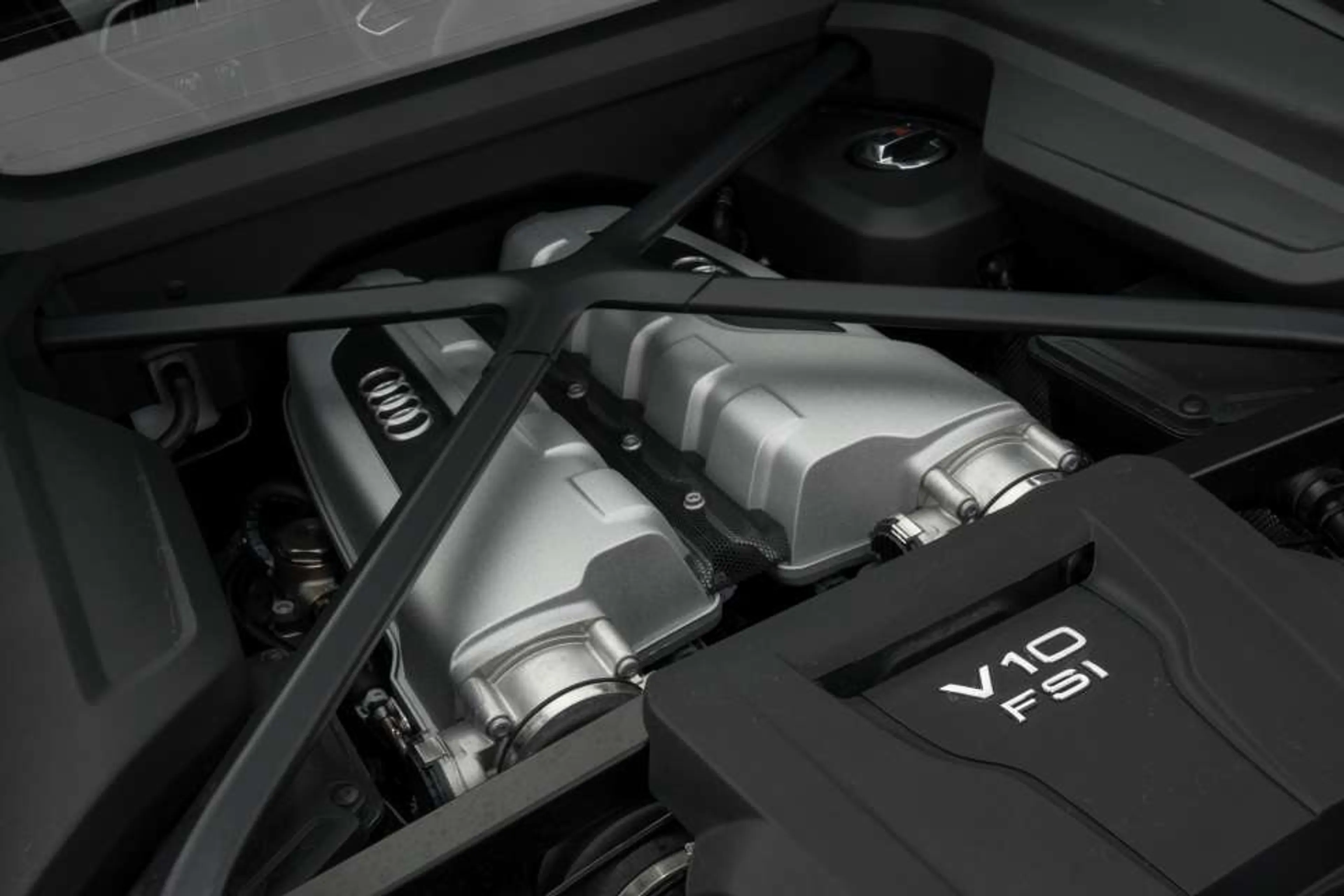 2015 Audi R8 5.2 FSI Quattro R-tronic V10 DCT thumbnail 4