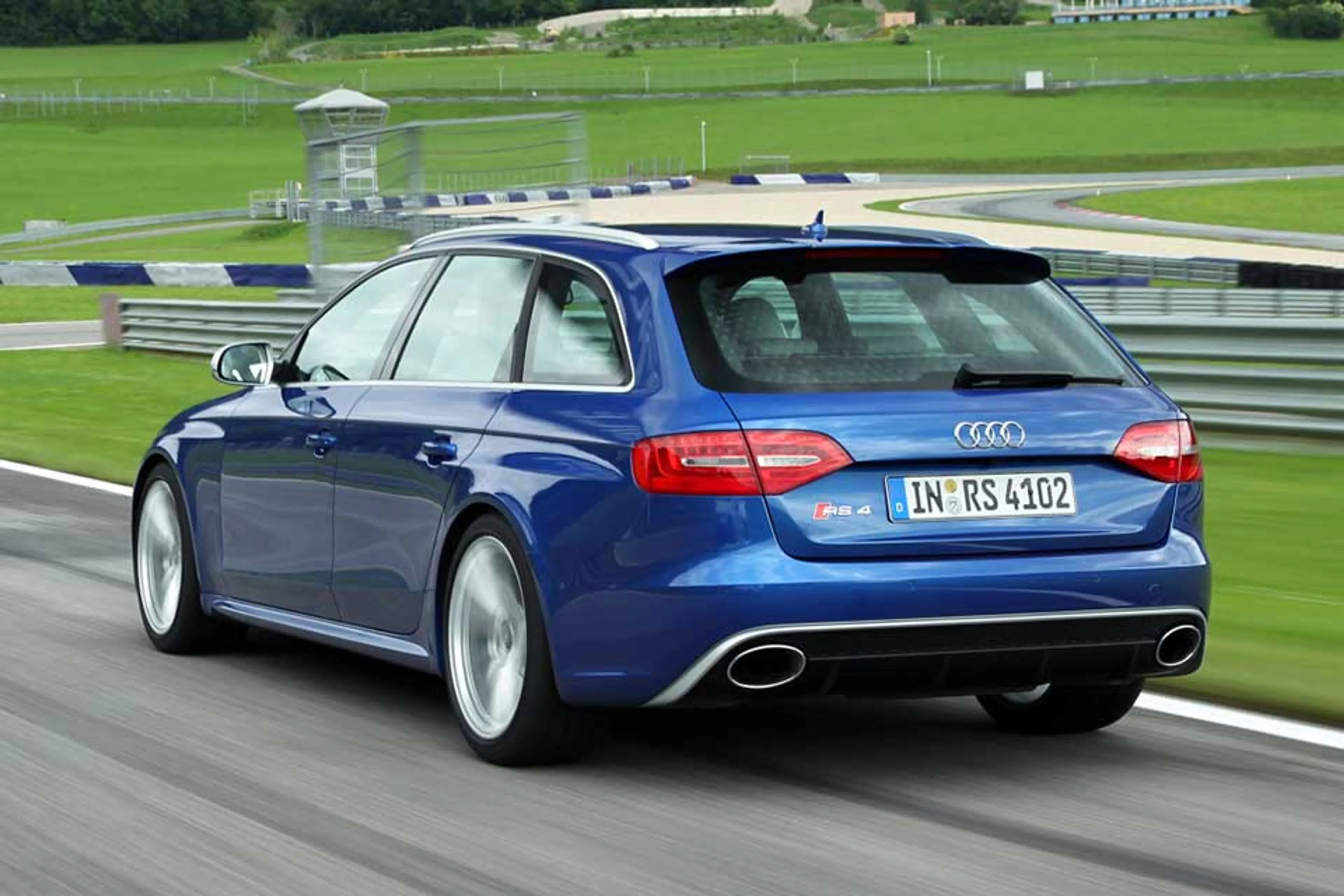 Audi RS 4 thumbnail 2