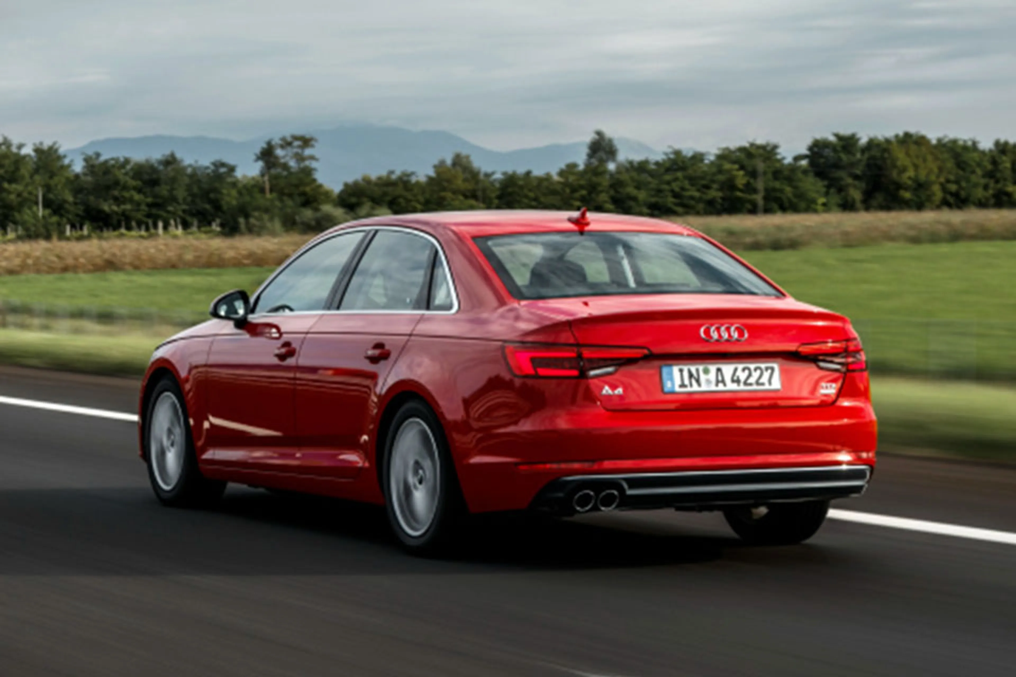 2017 Audi A4 2.0 TDI thumbnail 2