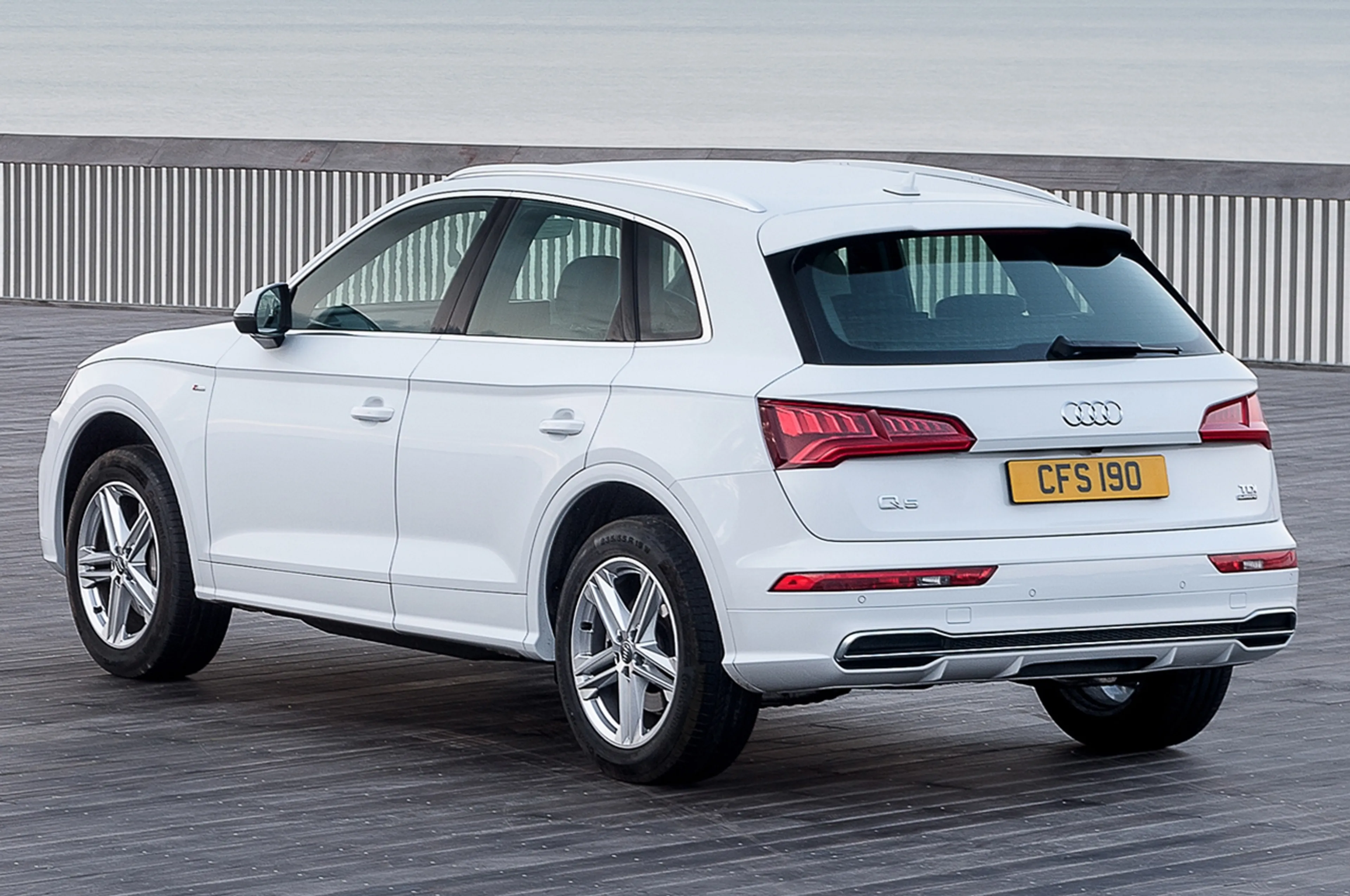 2018 Audi Q5 TFSI S Line thumbnail 2