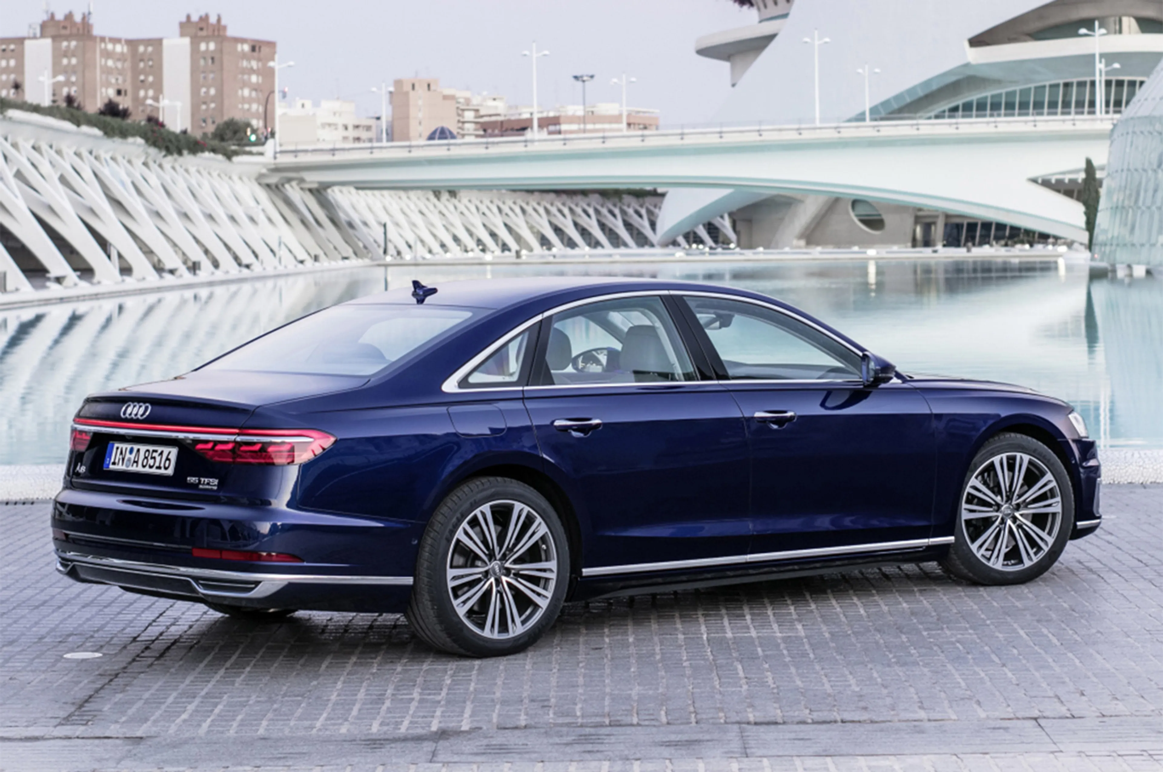 Audi A8 thumbnail 2