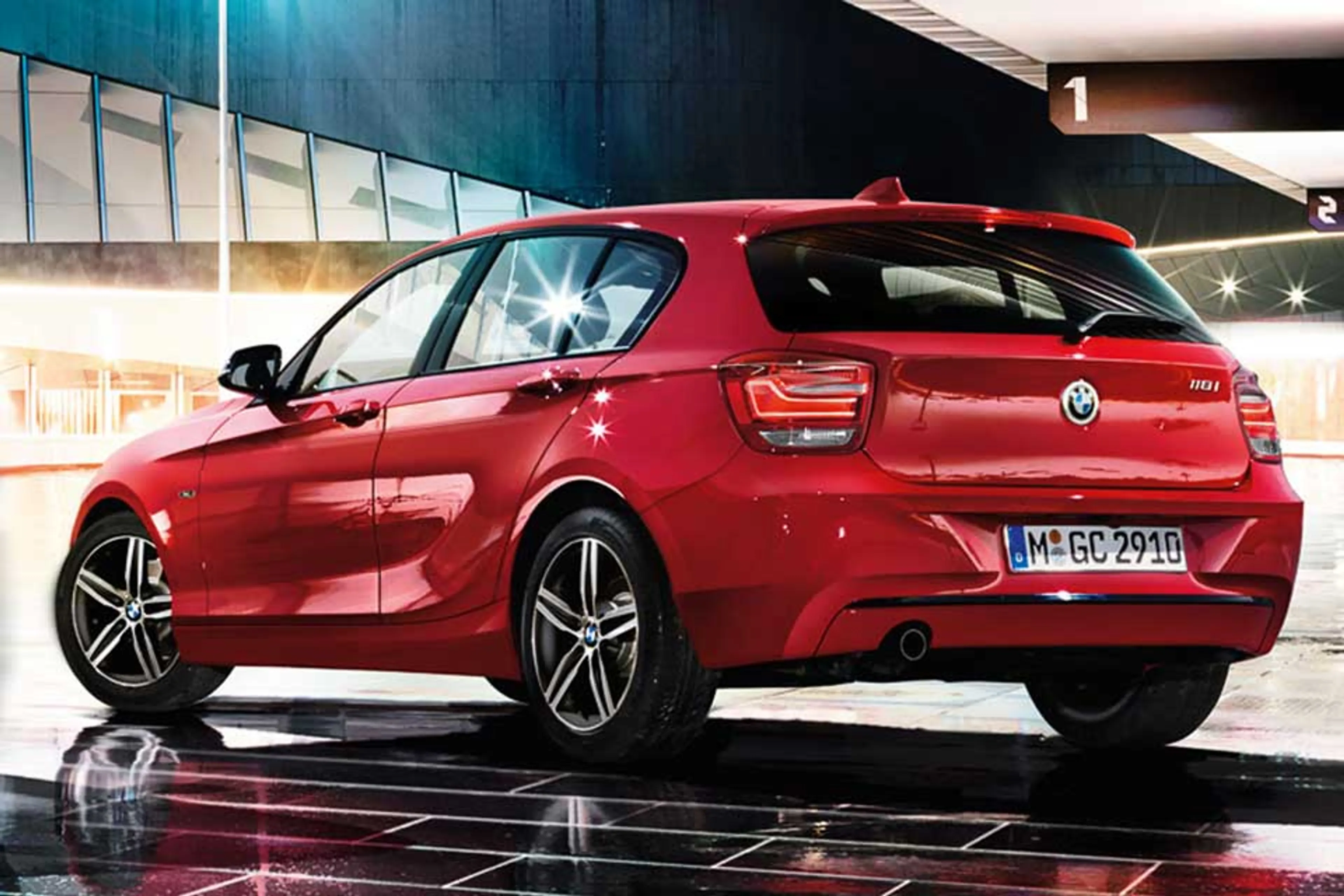 2015 BMW 1 Series 118i Essential Hatchback AT thumbnail 2