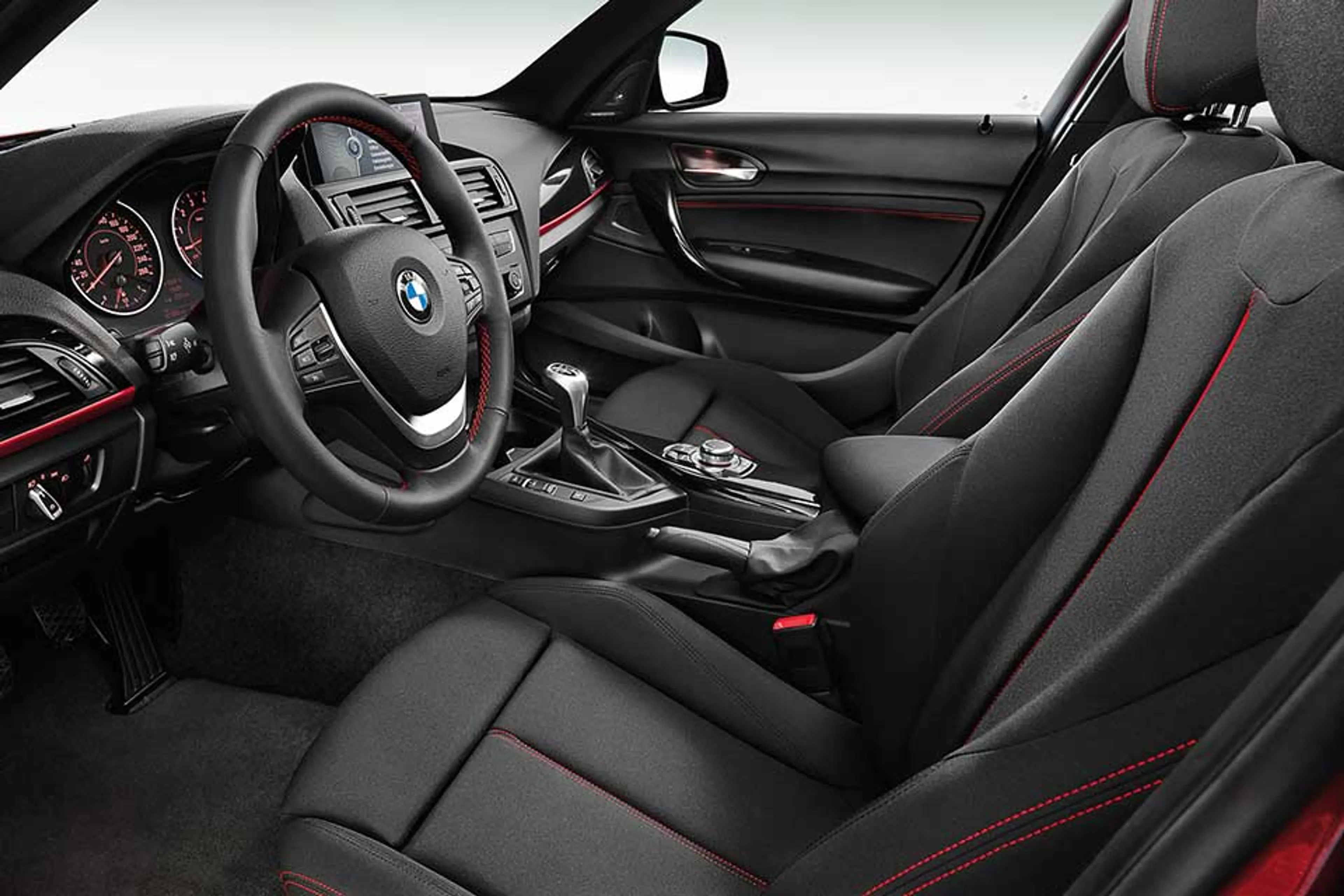 2015 BMW 1 Series 118i Essential Hatchback AT thumbnail 3