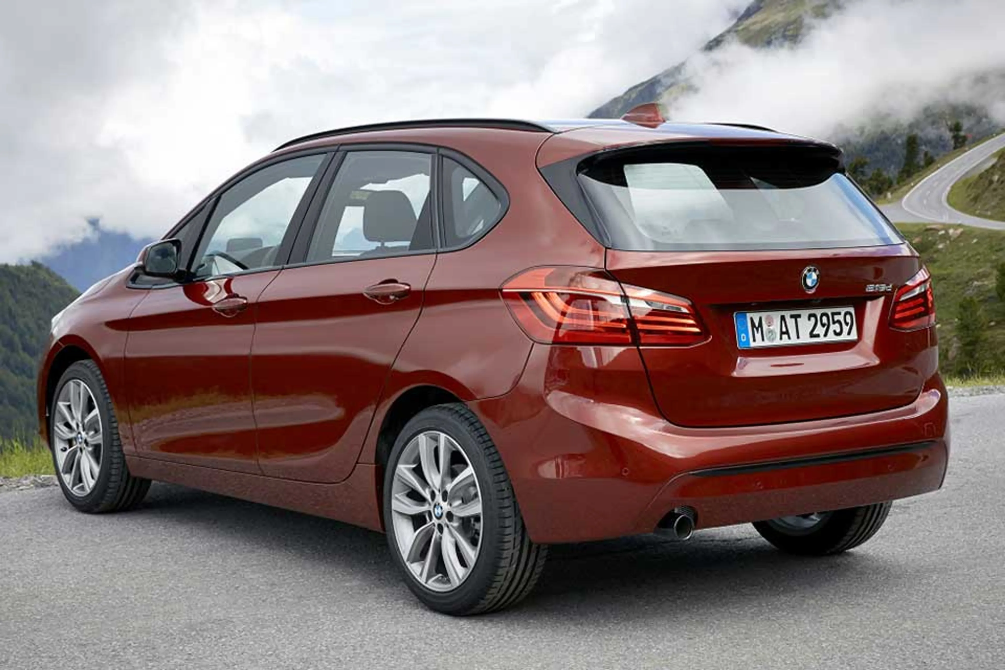 BMW 2 Series Active Tourer thumbnail 2
