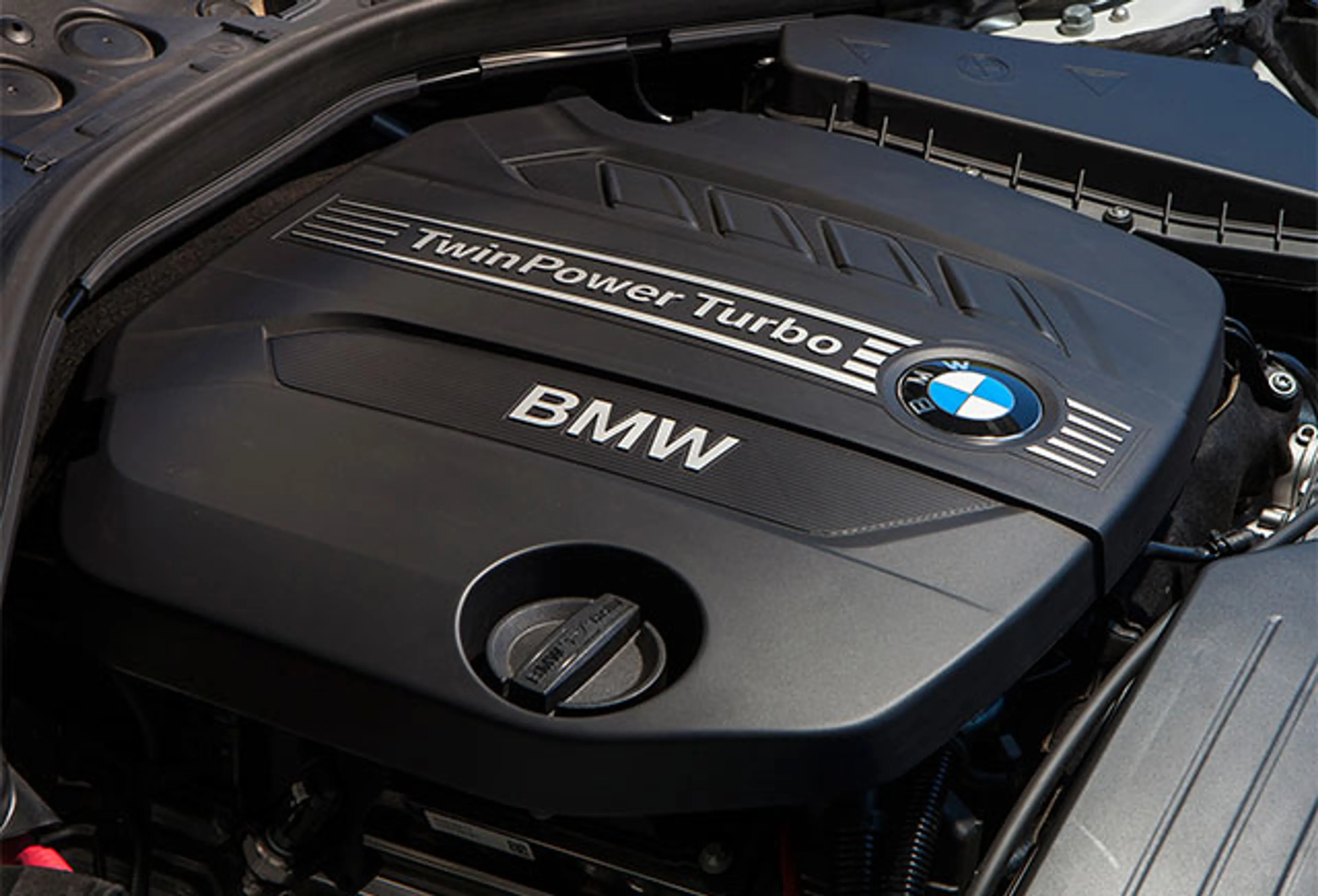 2015 BMW 5 Series 528i Essential AT thumbnail 4