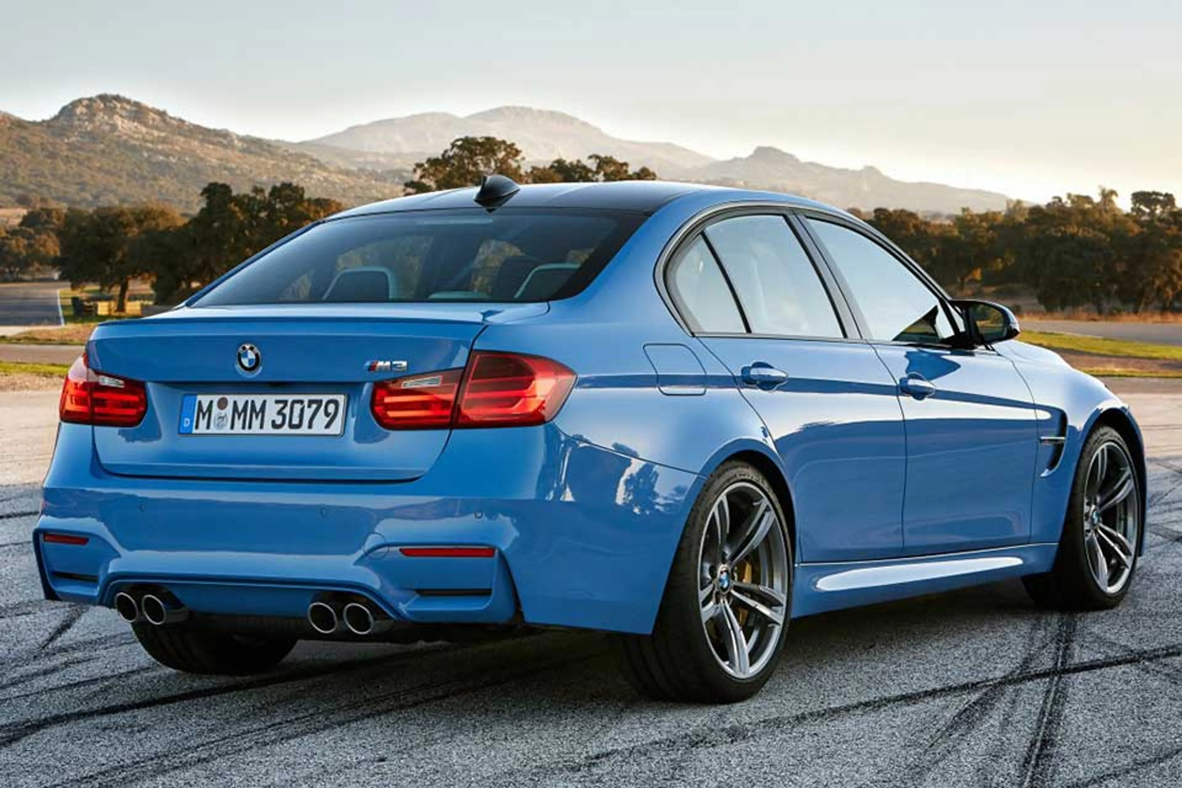 2015 BMW M3 V8 DCT Coupe thumbnail 2