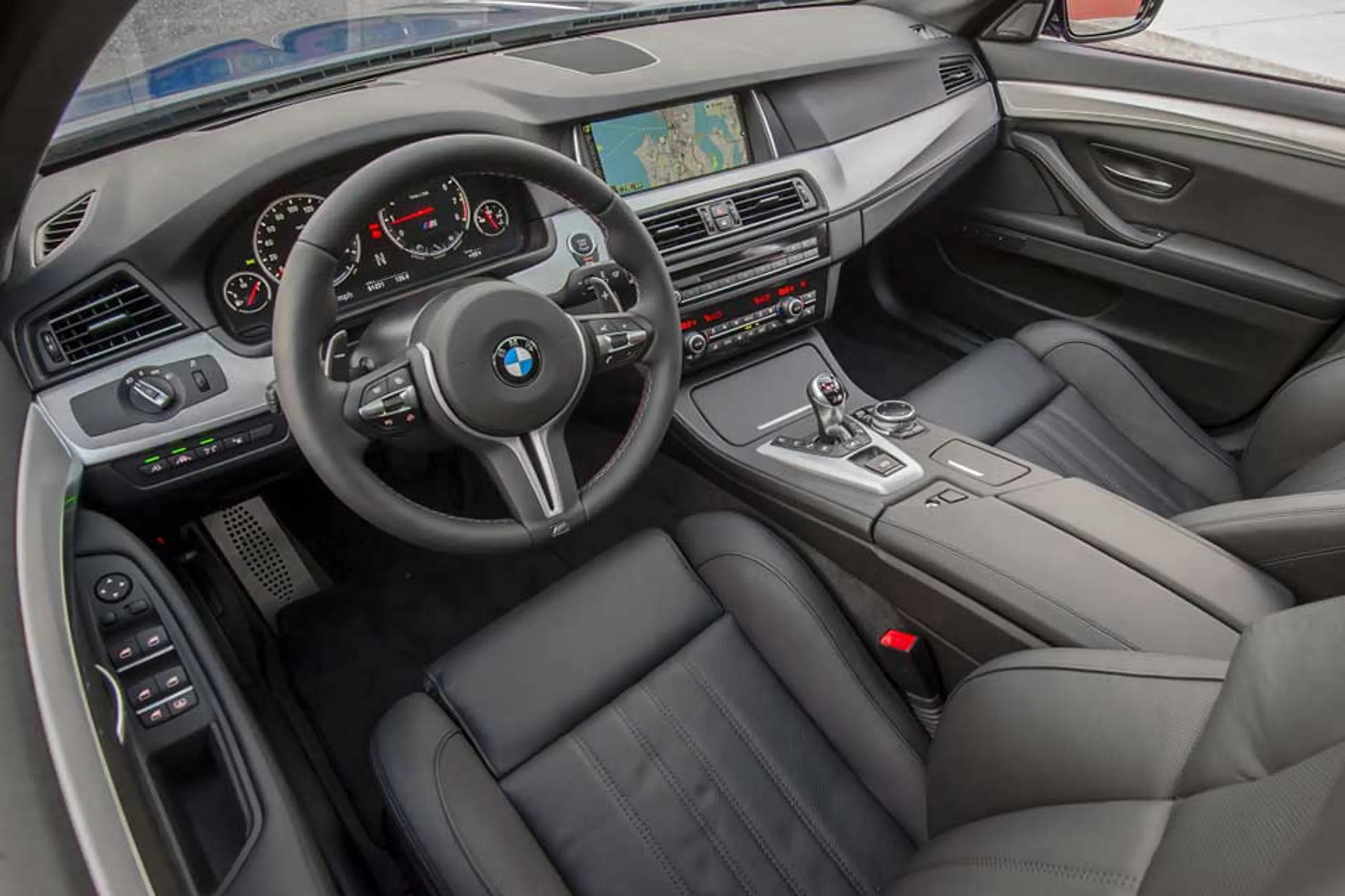 2015 BMW M5 V8 DCT thumbnail 3