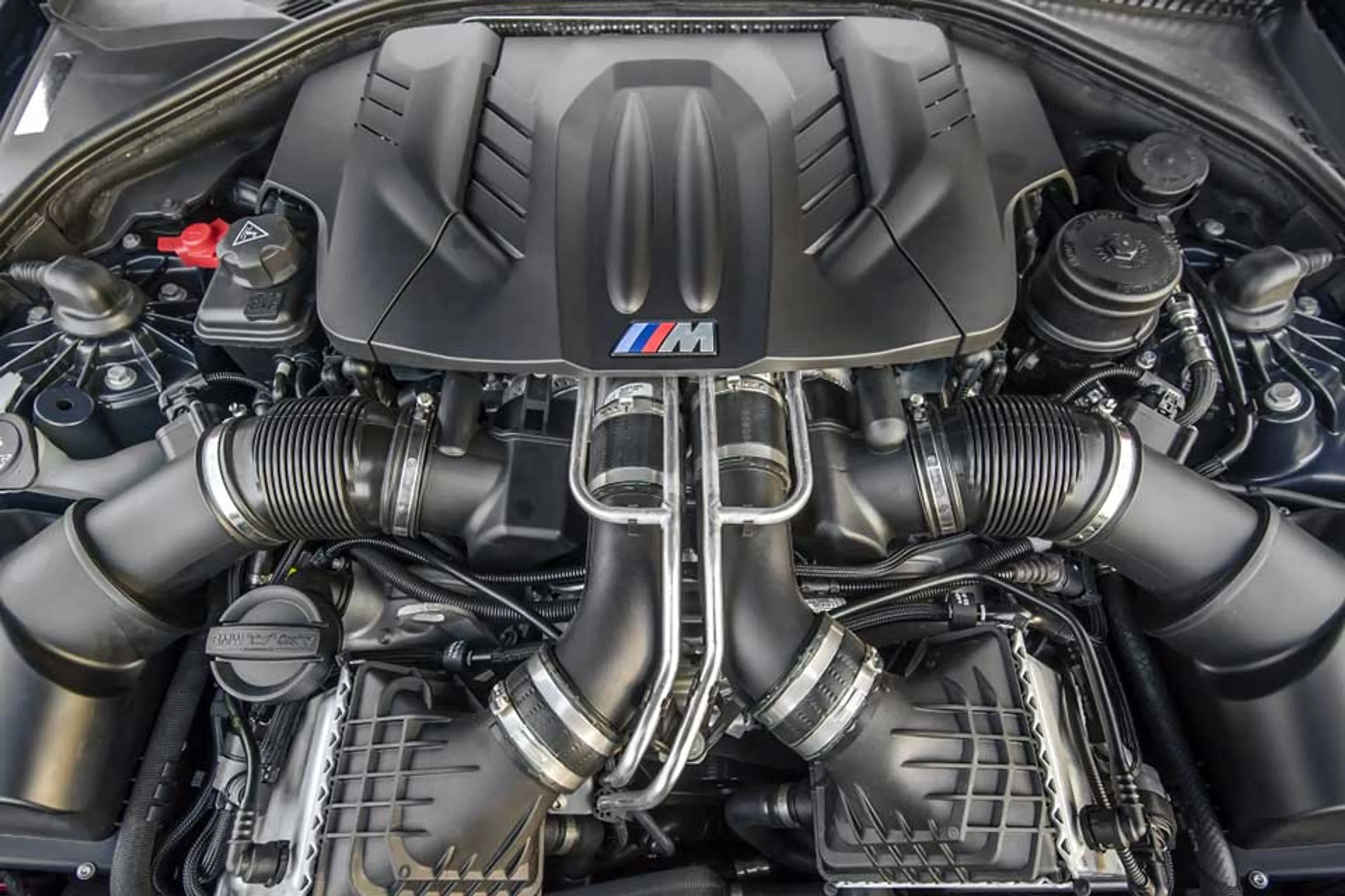 2015 BMW M5 V8 DCT thumbnail 4