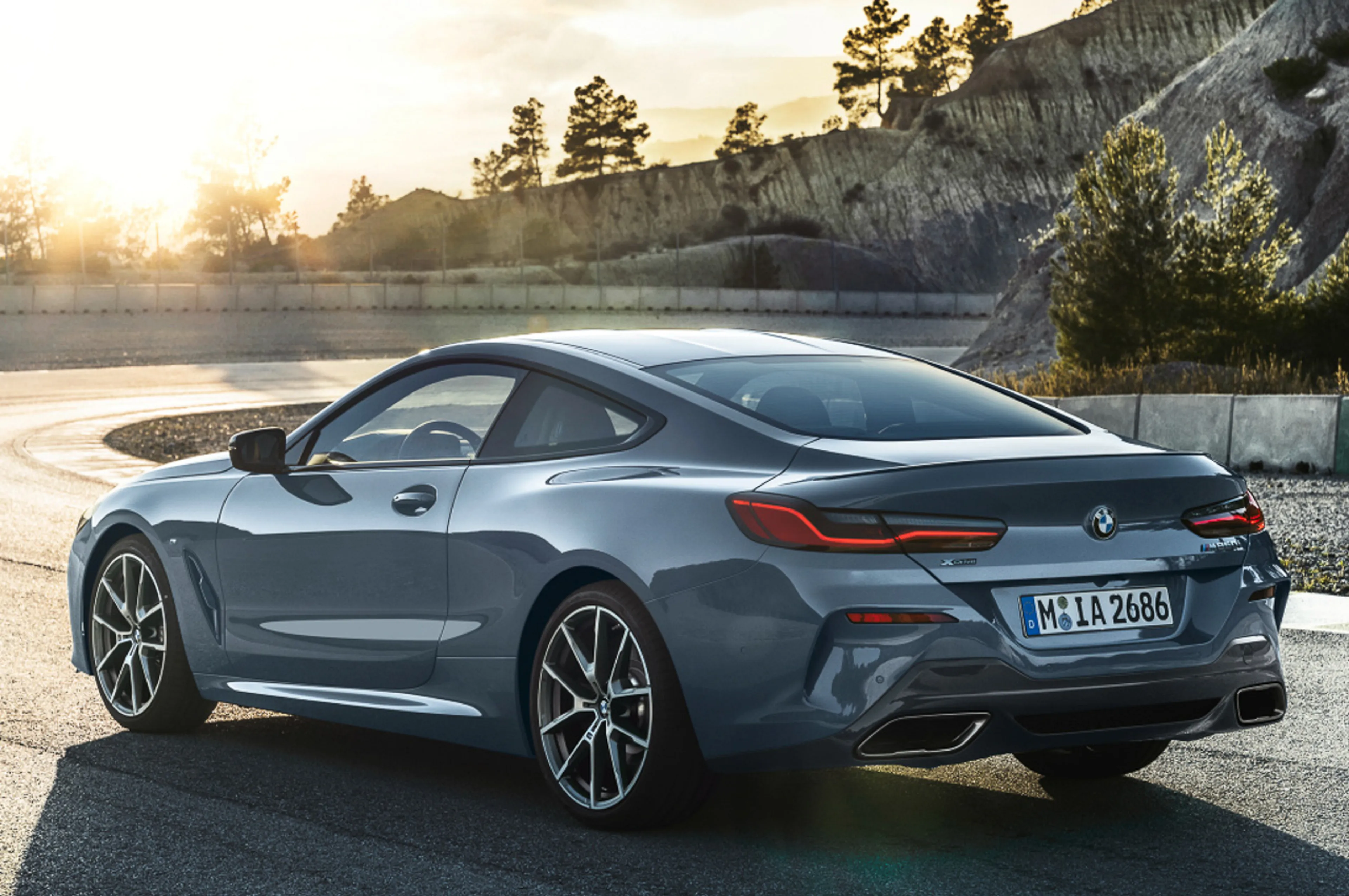 BMW 8 Series Coupe thumbnail 2