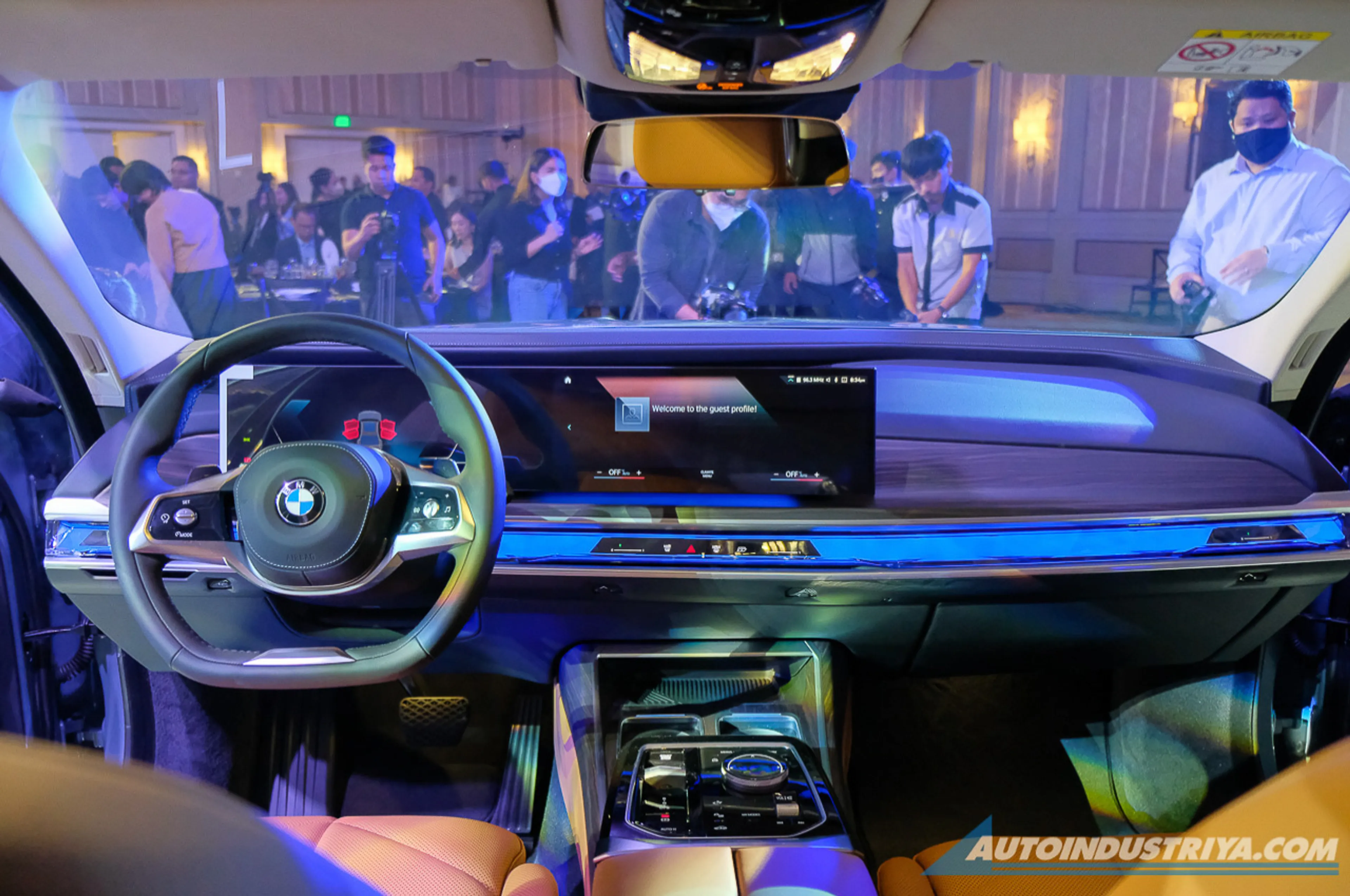 BMW 7 Series thumbnail 3