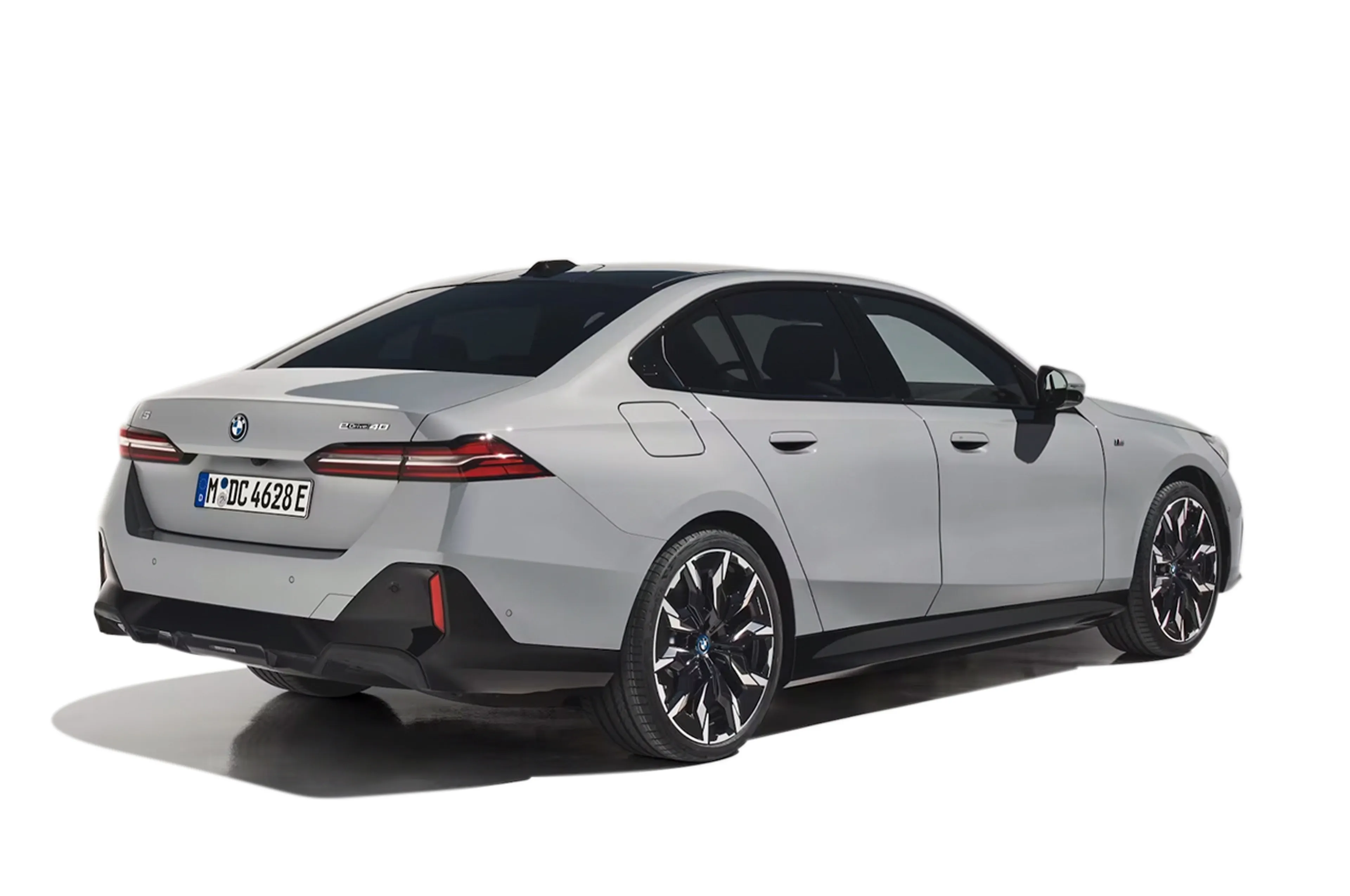 BMW 5 Series thumbnail 2