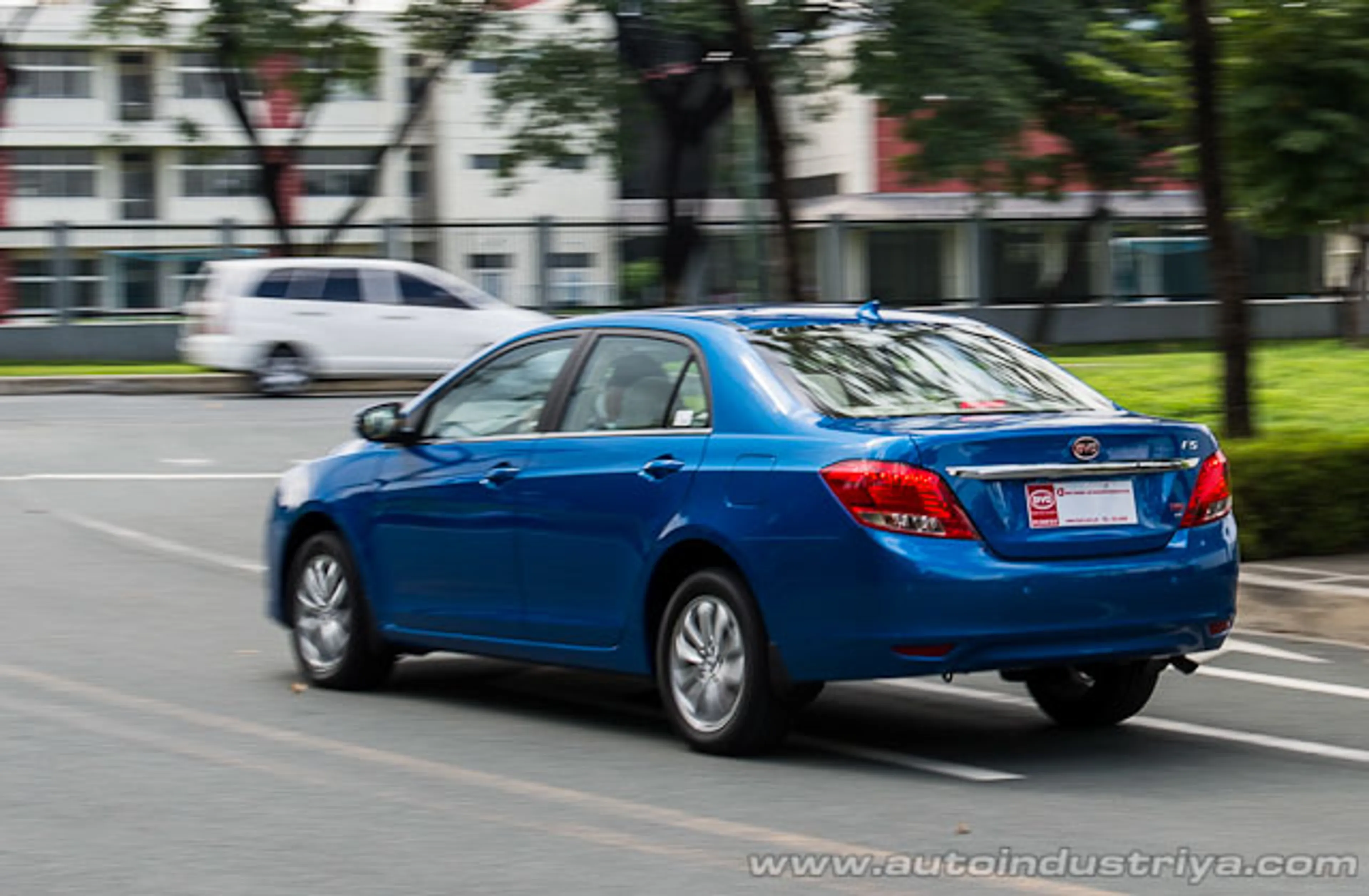 BYD F5 Suri thumbnail 2