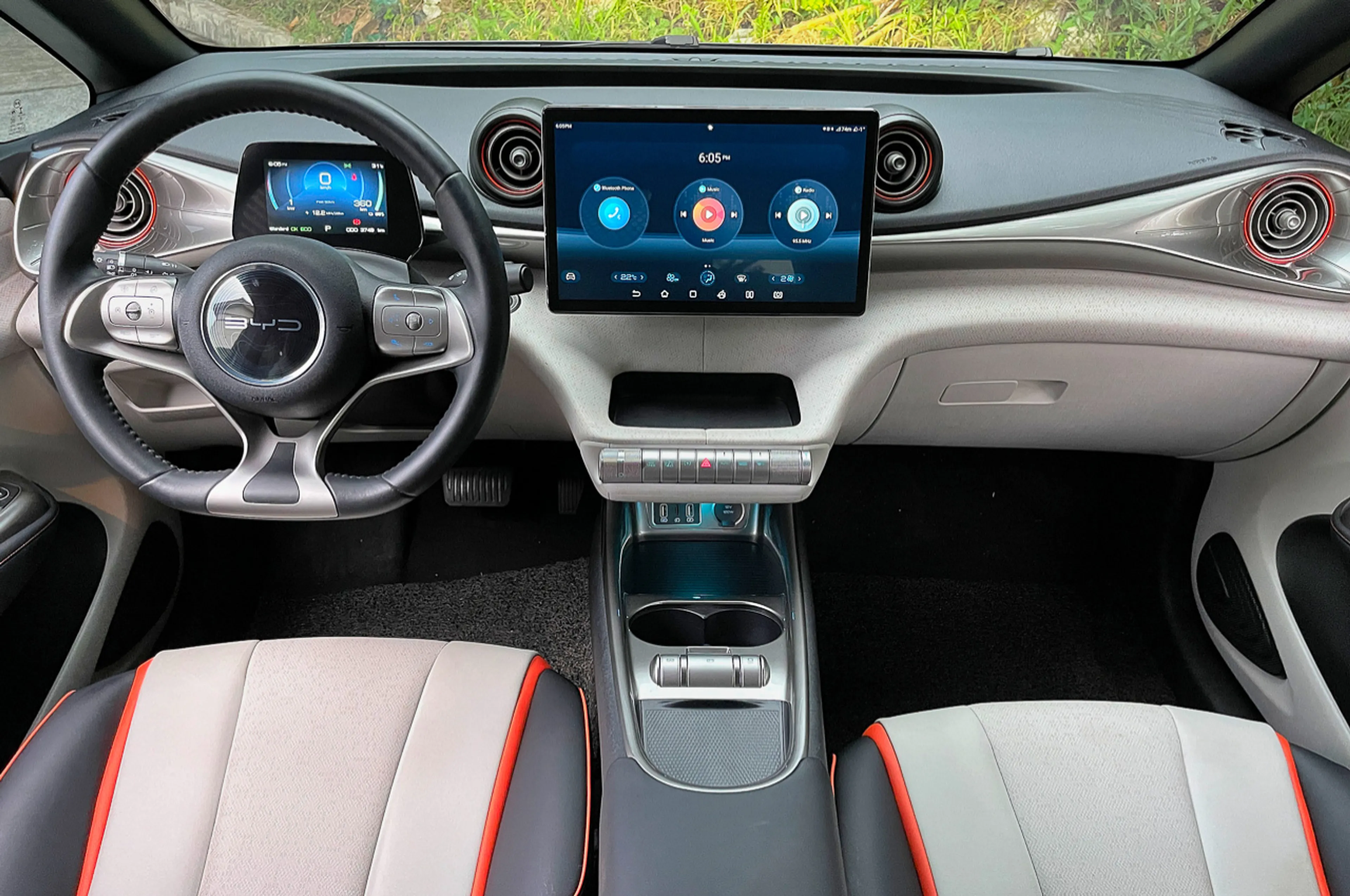 BYD Dolphin thumbnail 3