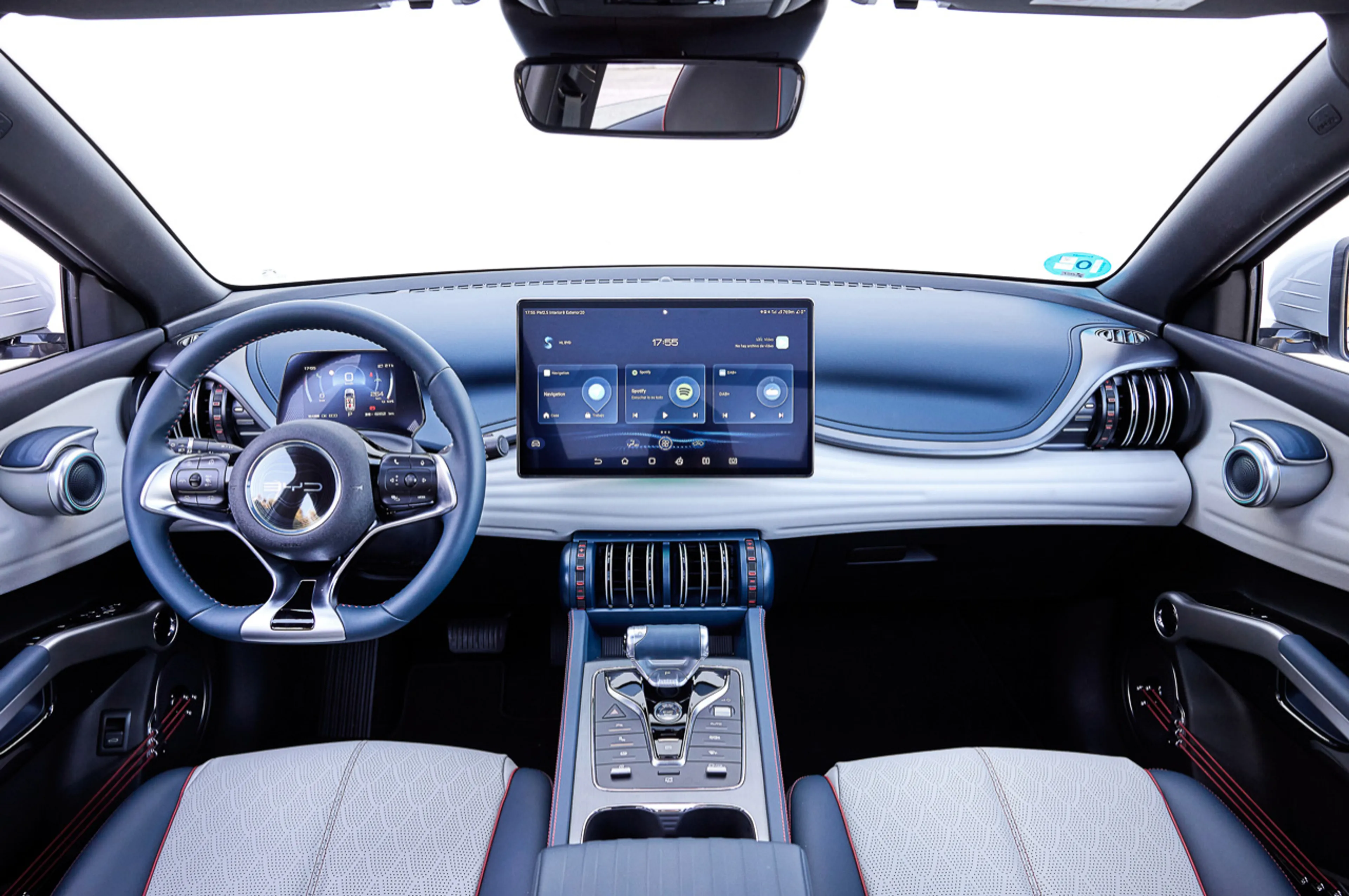 BYD Atto 3 thumbnail 3