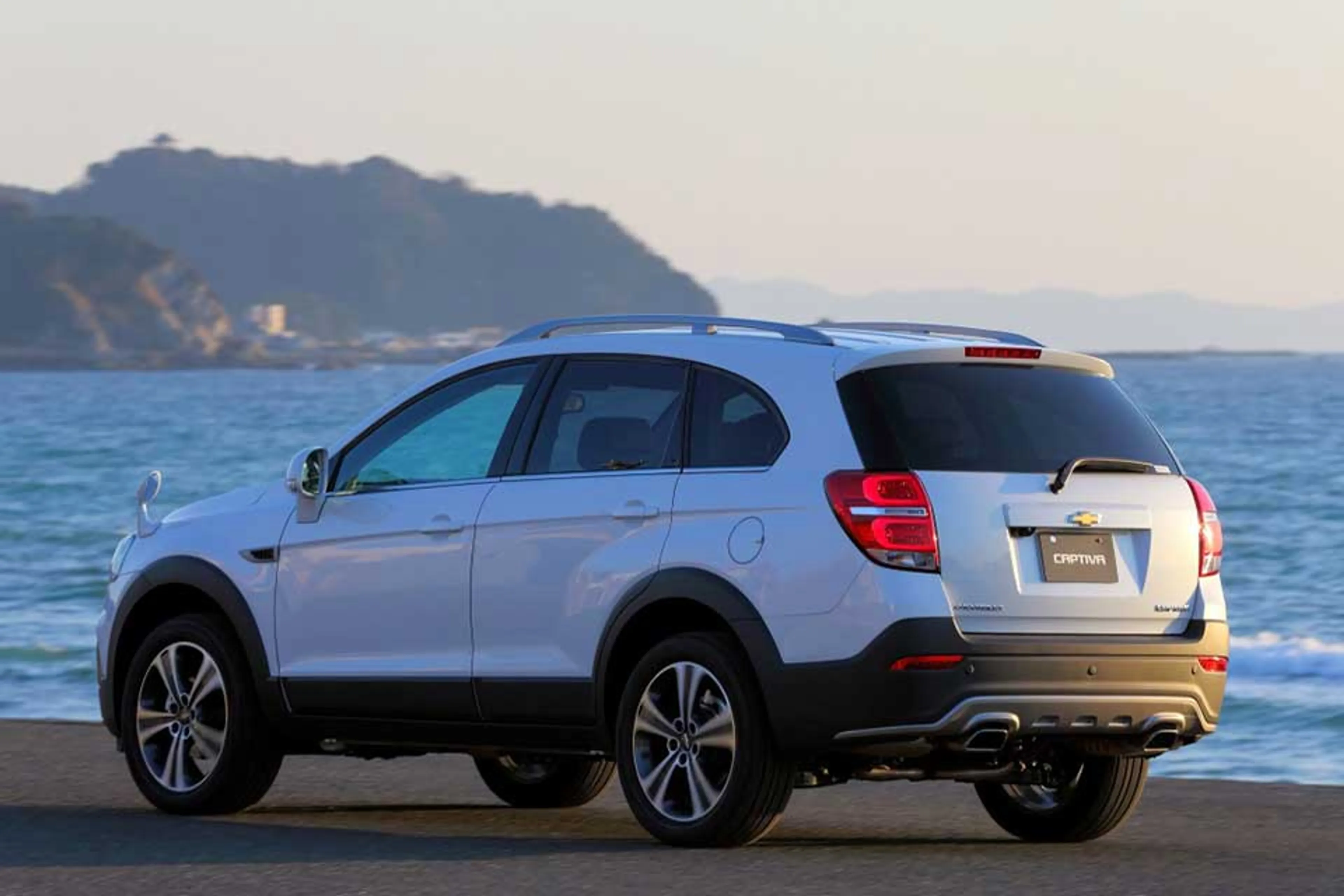 2015 Chevrolet Captiva 2.0 TurboDiesel 4x2 LS AT Dsl thumbnail 2