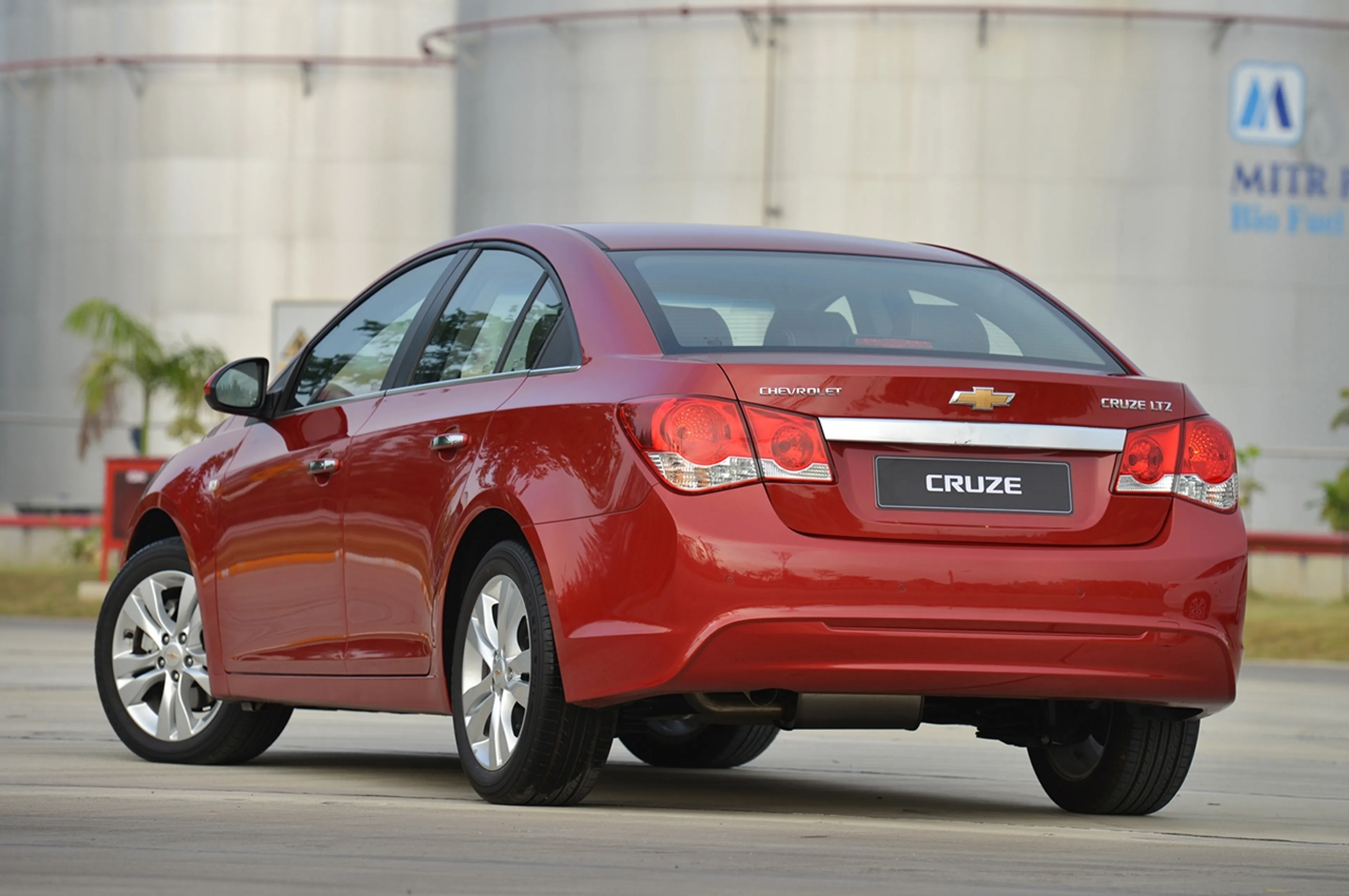 Chevrolet Cruze thumbnail 2