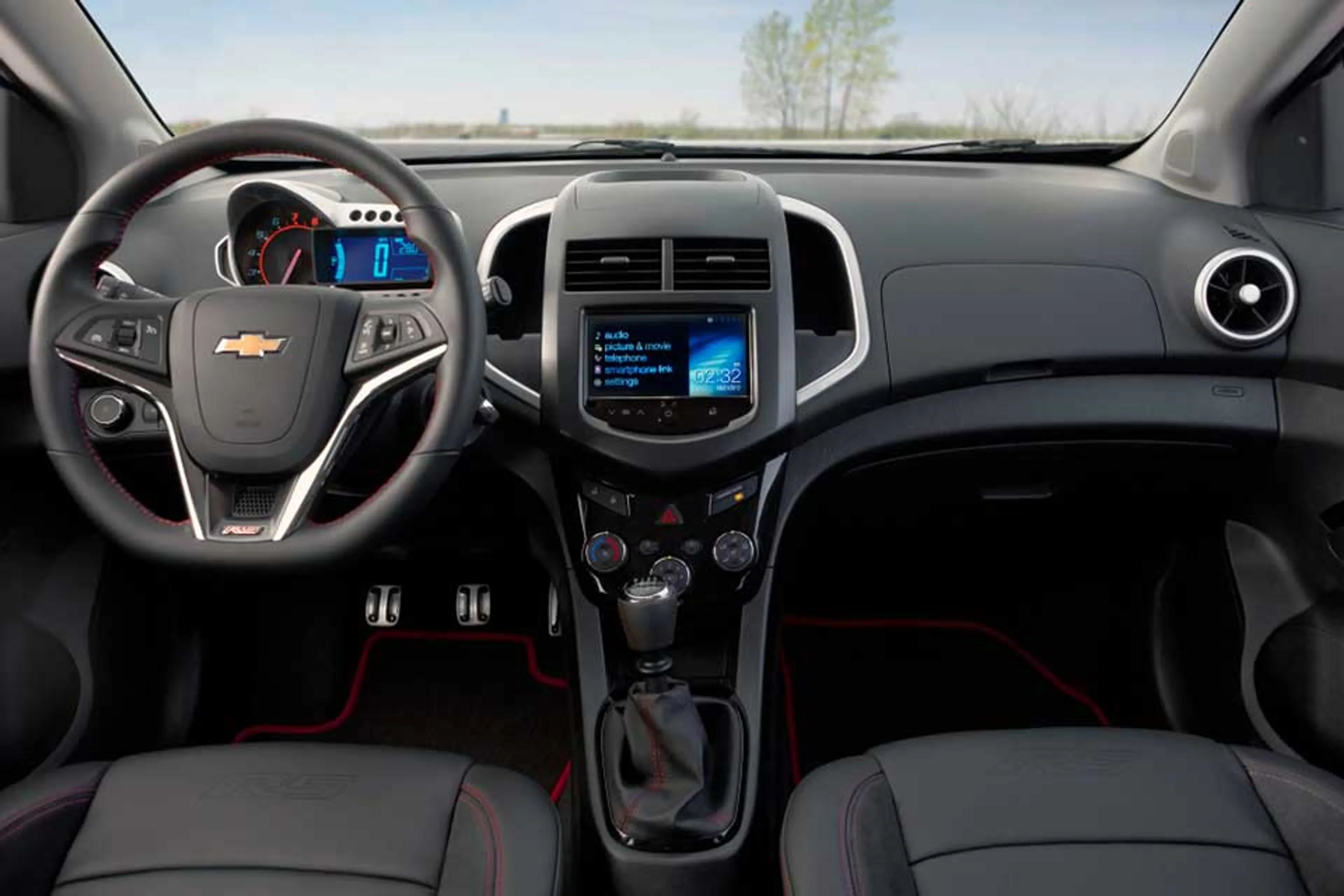 Chevrolet Sonic Hatchback thumbnail 3