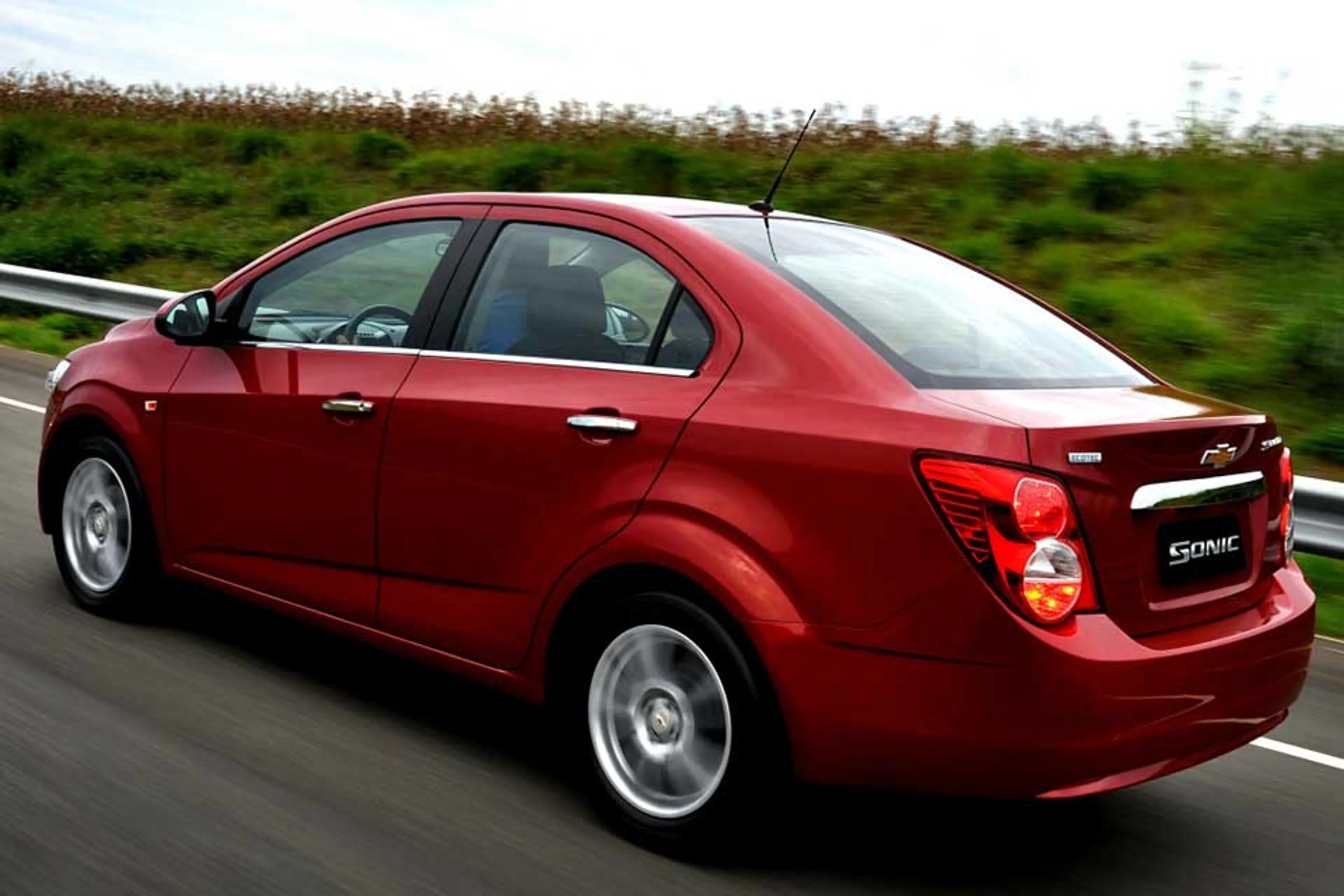Chevrolet Sonic Sedan thumbnail 2