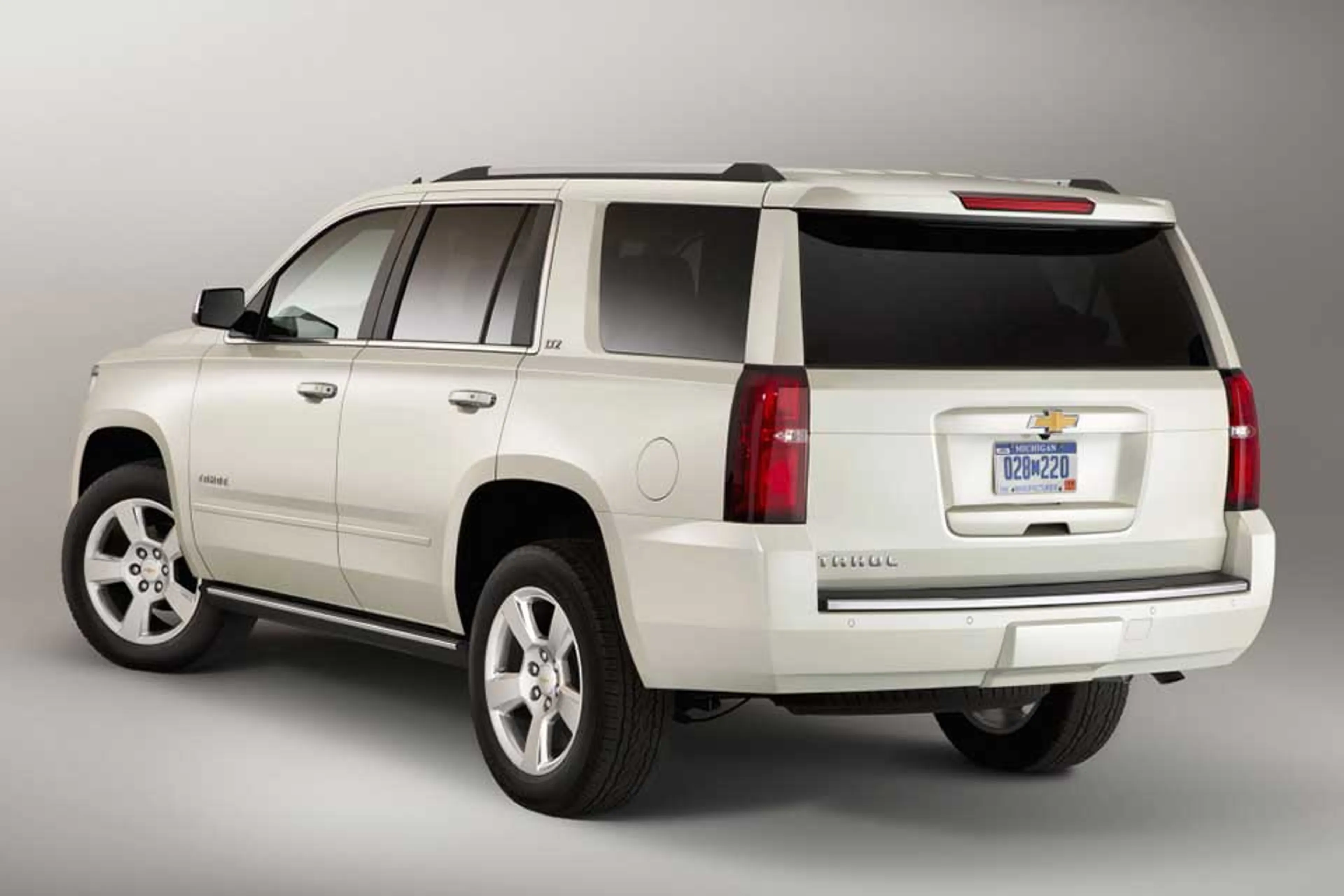2015 Chevrolet Tahoe LS 4x2 V8 AT thumbnail 2