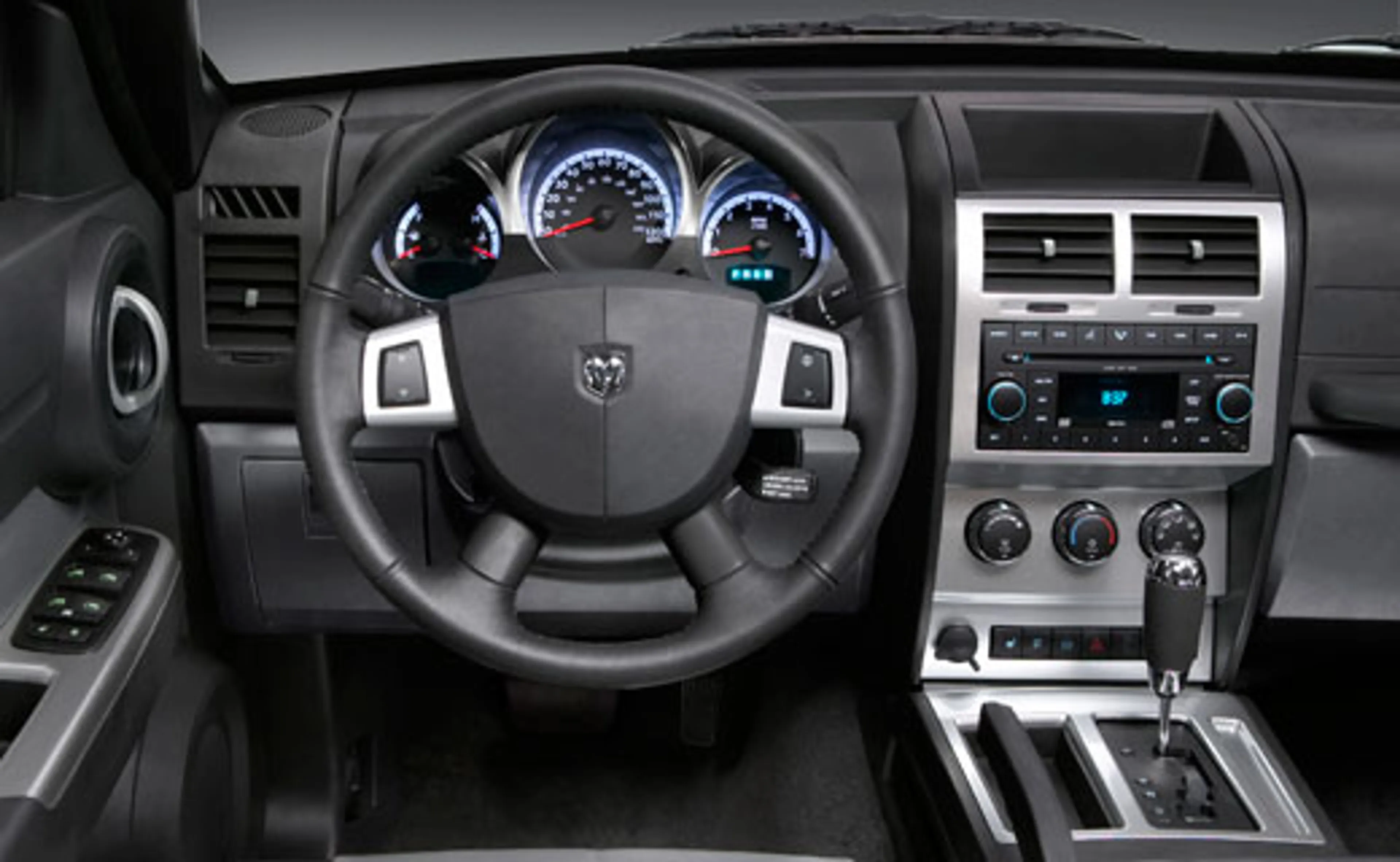 Dodge Nitro thumbnail 3