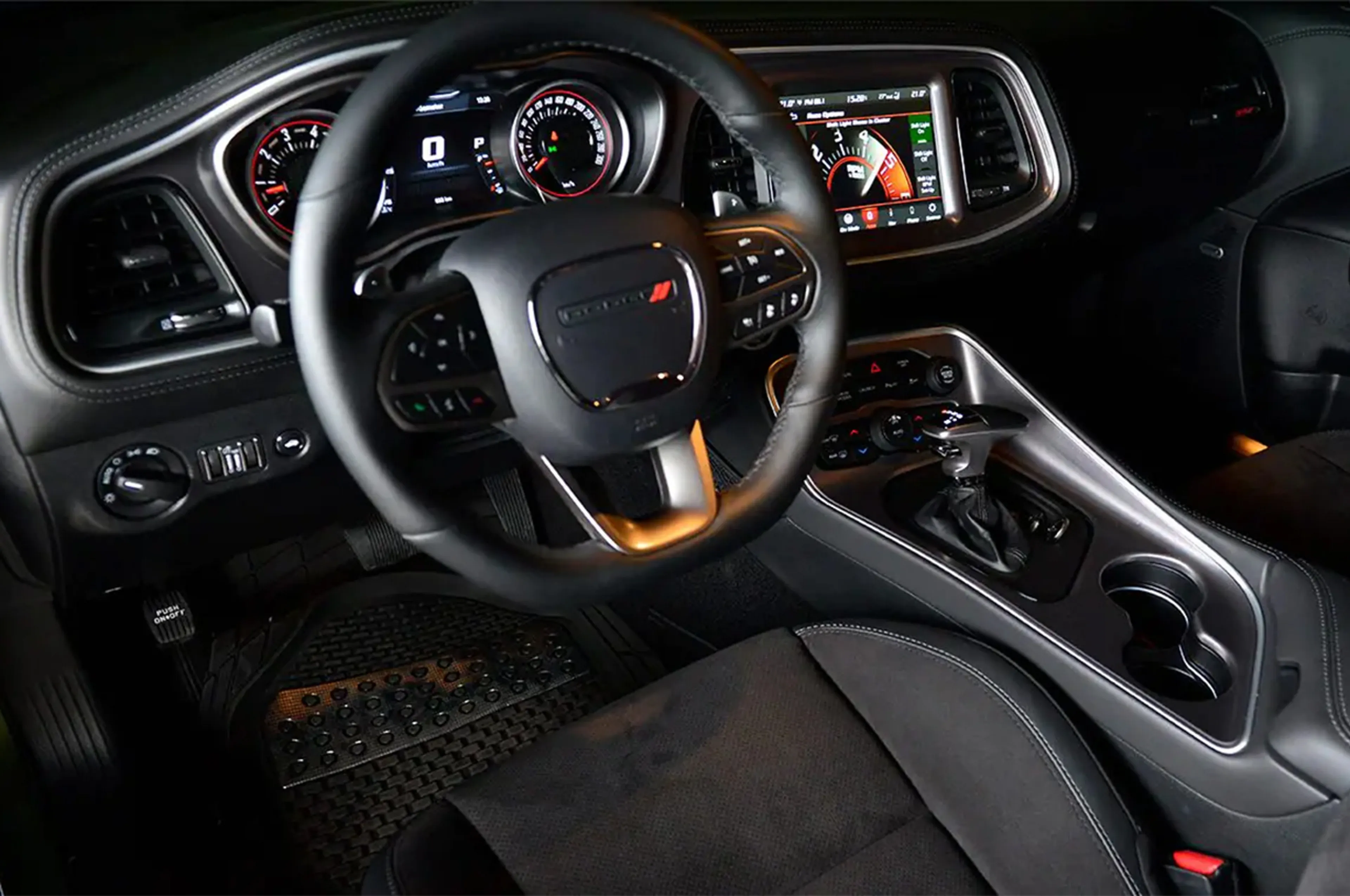 Dodge Challenger thumbnail 3